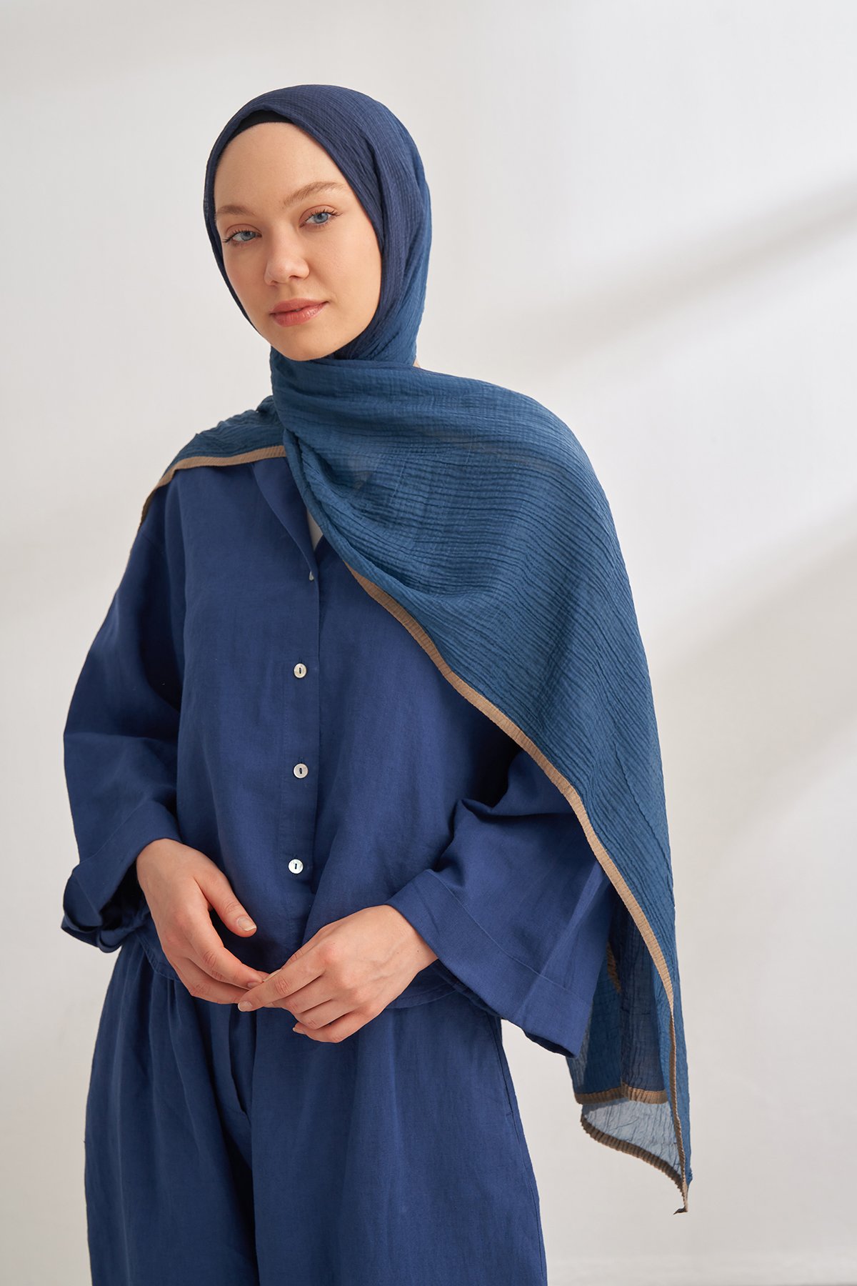 MÜSLİN DEGRADE BİYELİ ŞAL - LACİVERT - İNDİGO