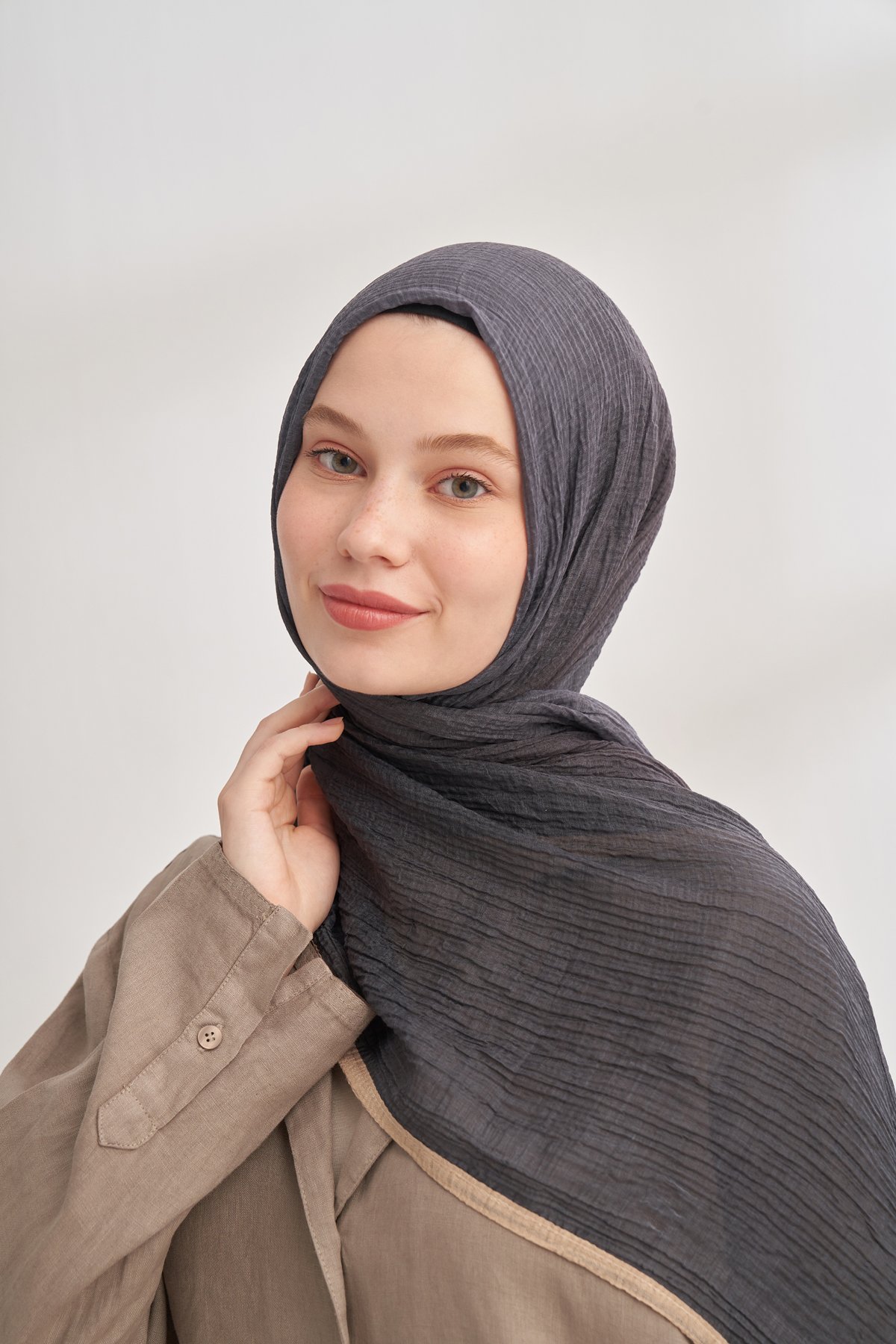 MÜSLİN DEGRADE BİYELİ ŞAL - SİYAH - FÜME