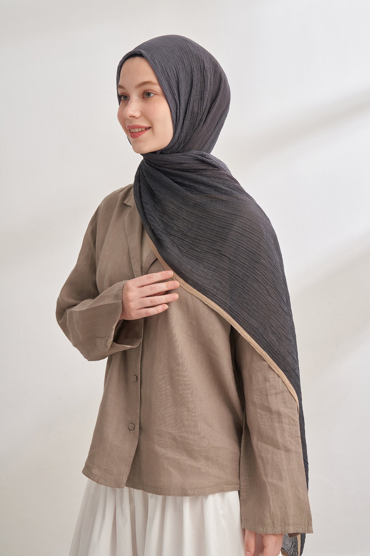 MÜSLİN DEGRADE BİYELİ ŞAL - SİYAH - FÜME