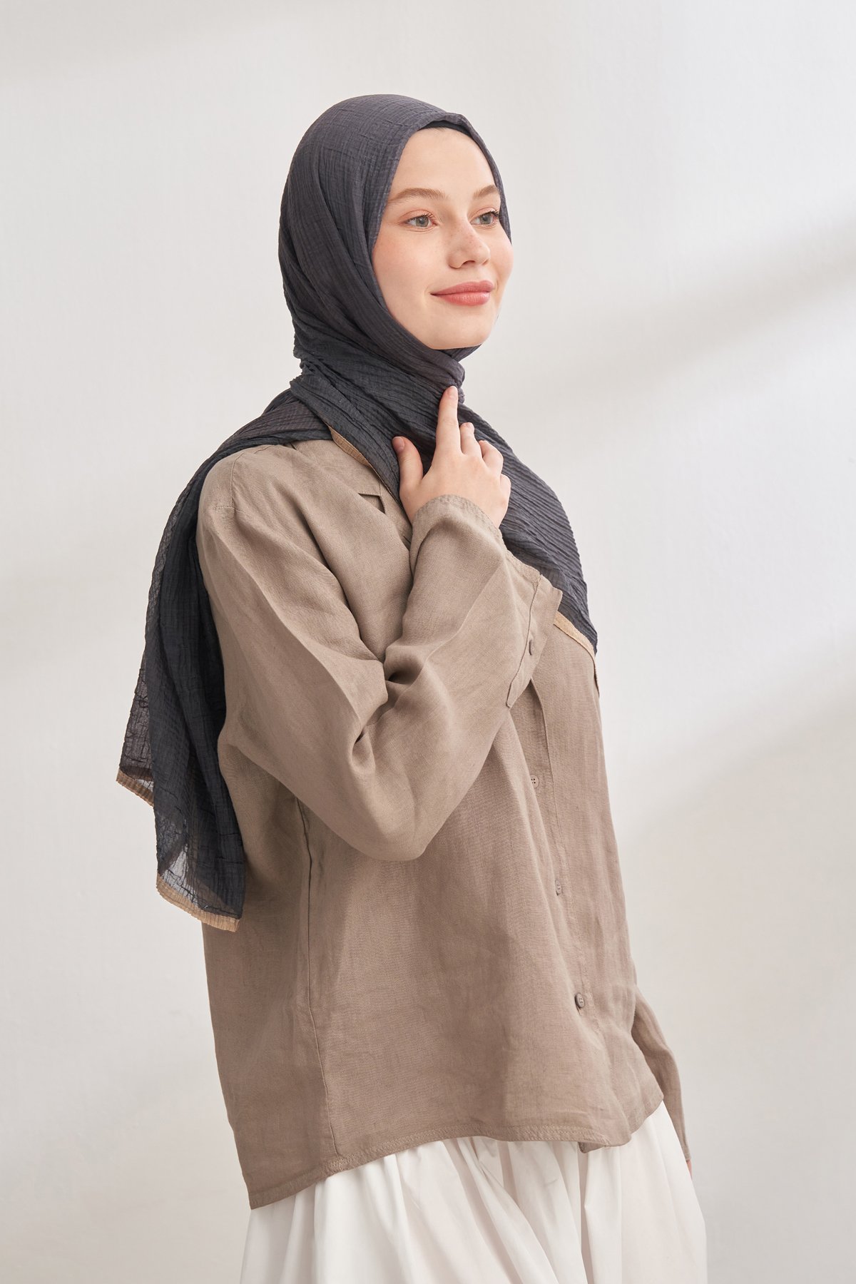 MÜSLİN DEGRADE BİYELİ ŞAL - SİYAH - FÜME