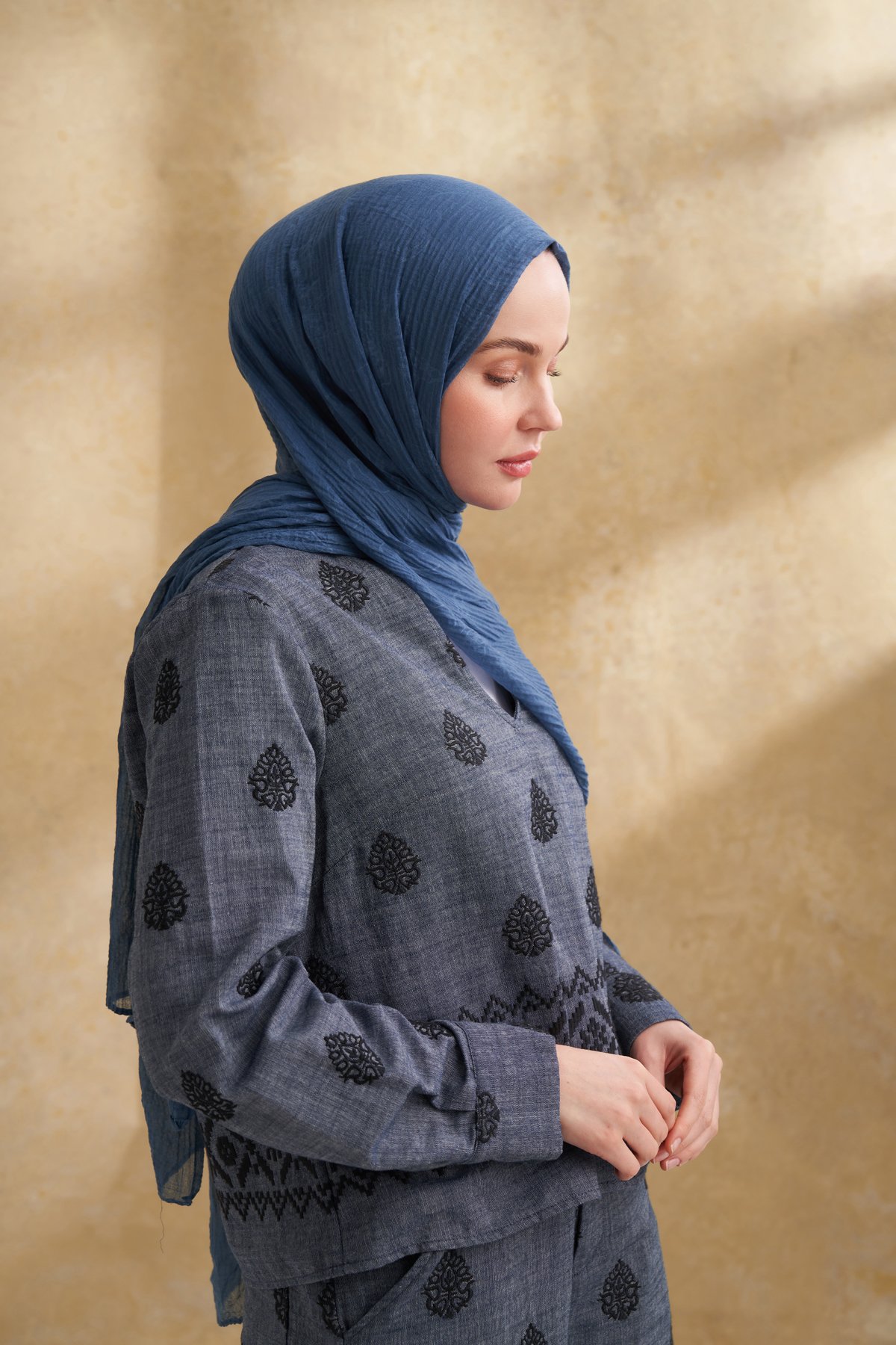 MÜSLİN YAPRAK DESEN ŞAL - İNDİGO