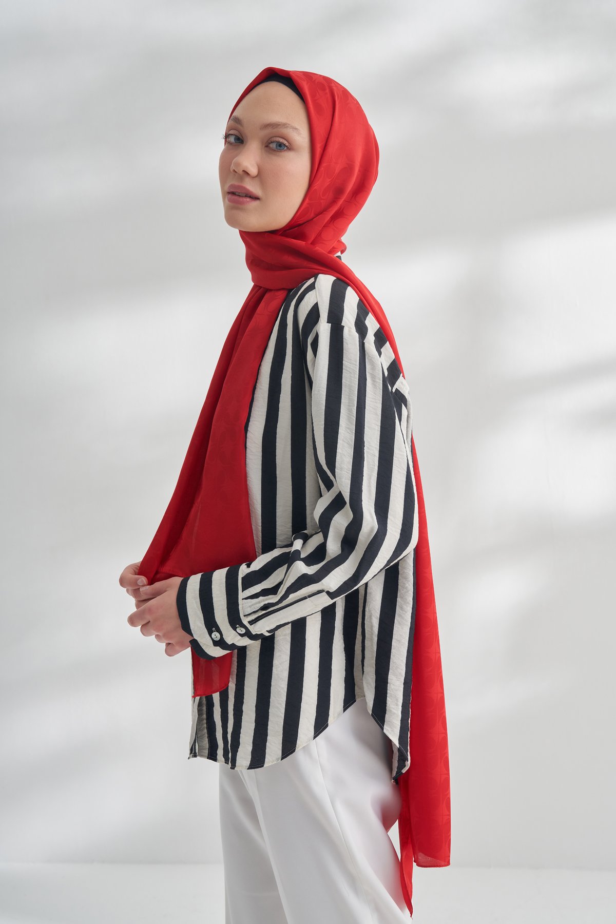 NANYA JAKAR RÜZGARGÜLÜ DESEN ŞAL - KIRMIZI