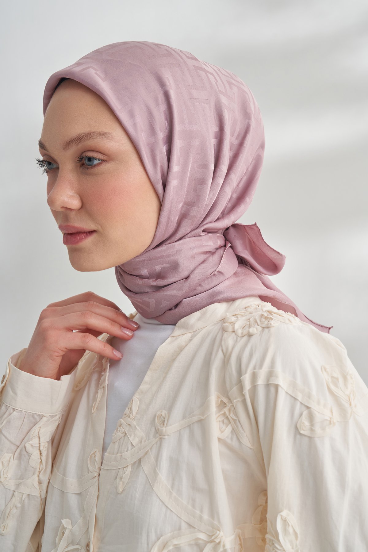 NANYA JAKAR T DESEN EŞARP - SİSLİ PUDRA