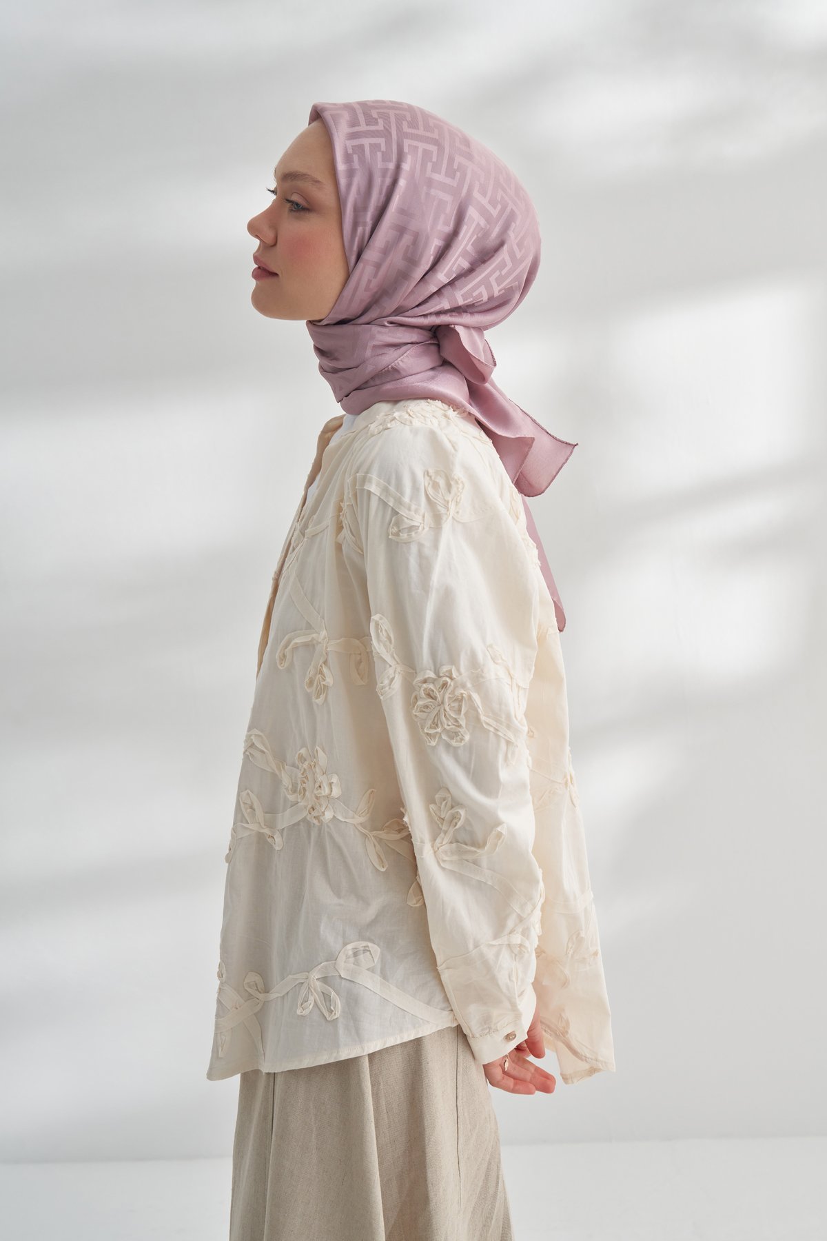 NANYA JAKAR T DESEN EŞARP - SİSLİ PUDRA