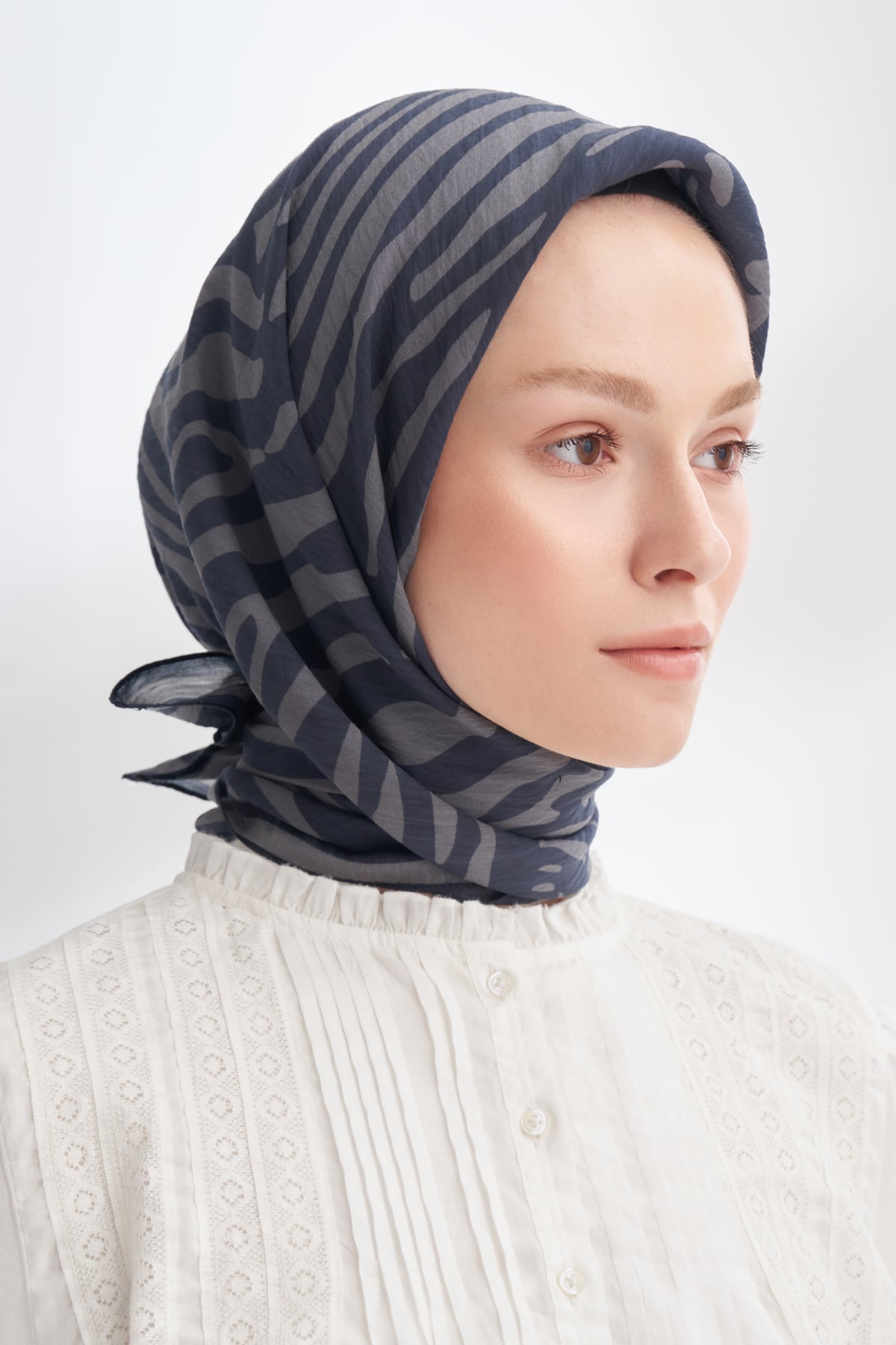 NOMADIC LINES DESEN THE TENCEL EDIT EŞARP  - LACİVERT - FÜME