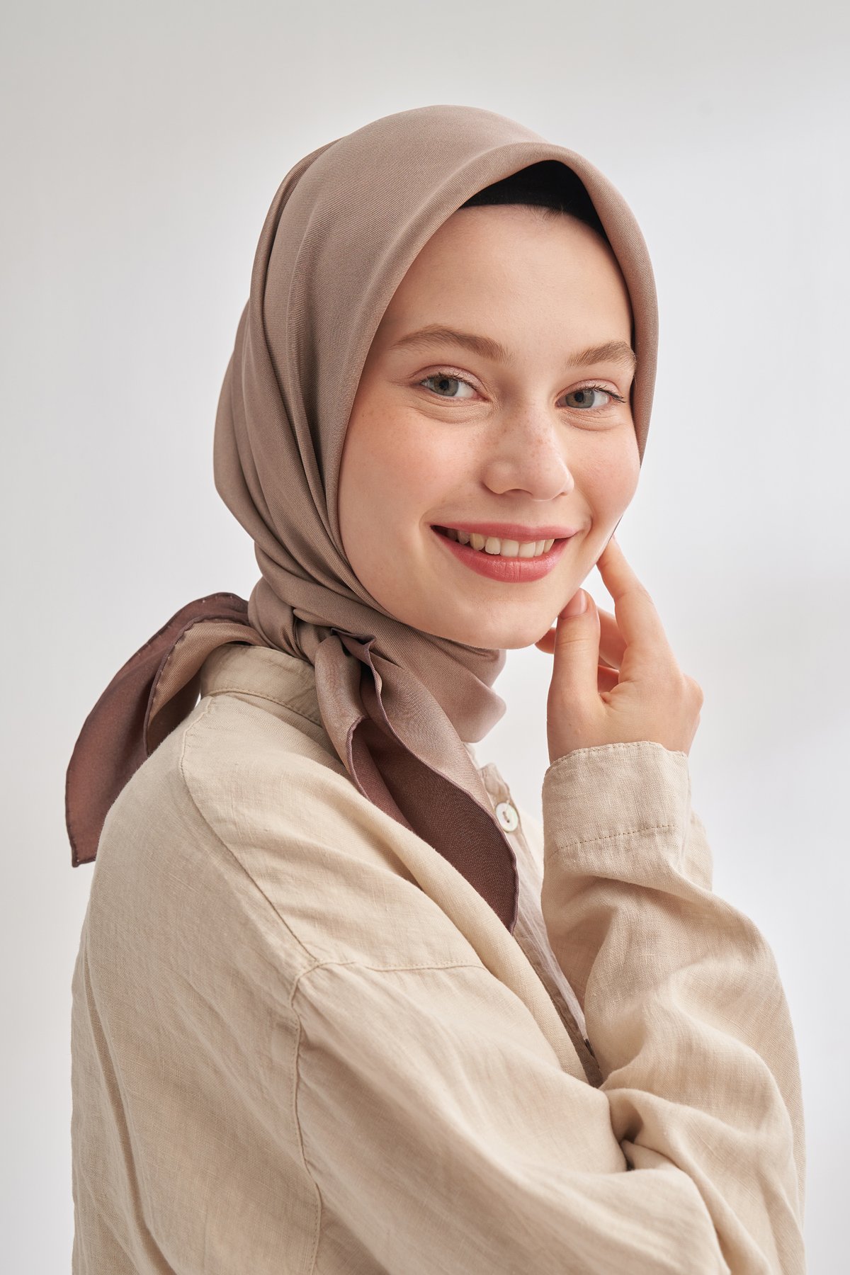 PREMIUM ÇİFT TARAFLI TWILL İPEK EŞARP - SÜTLÜ KAHVE - VİZON