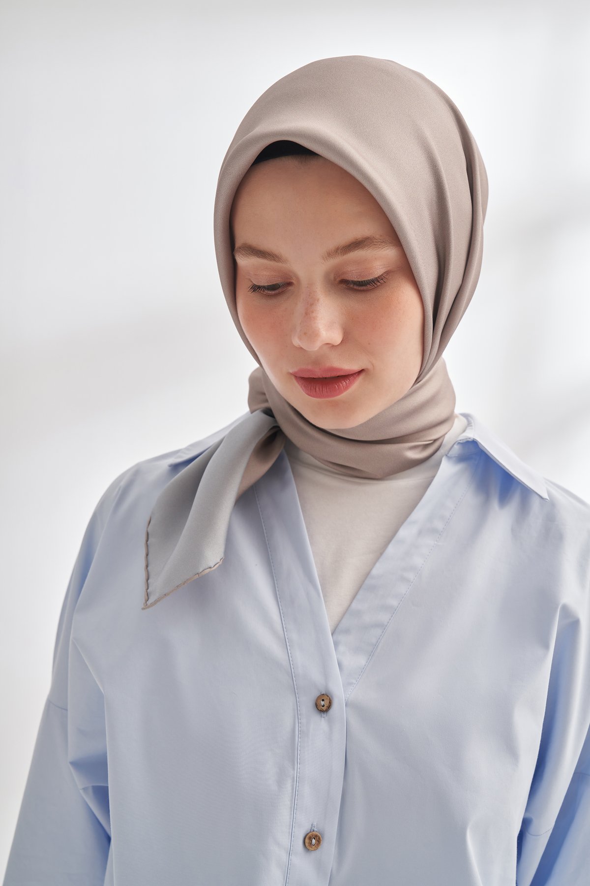 PREMIUM ÇİFT TARAFLI TWILL İPEK EŞARP - GÜMÜŞ - VİZON