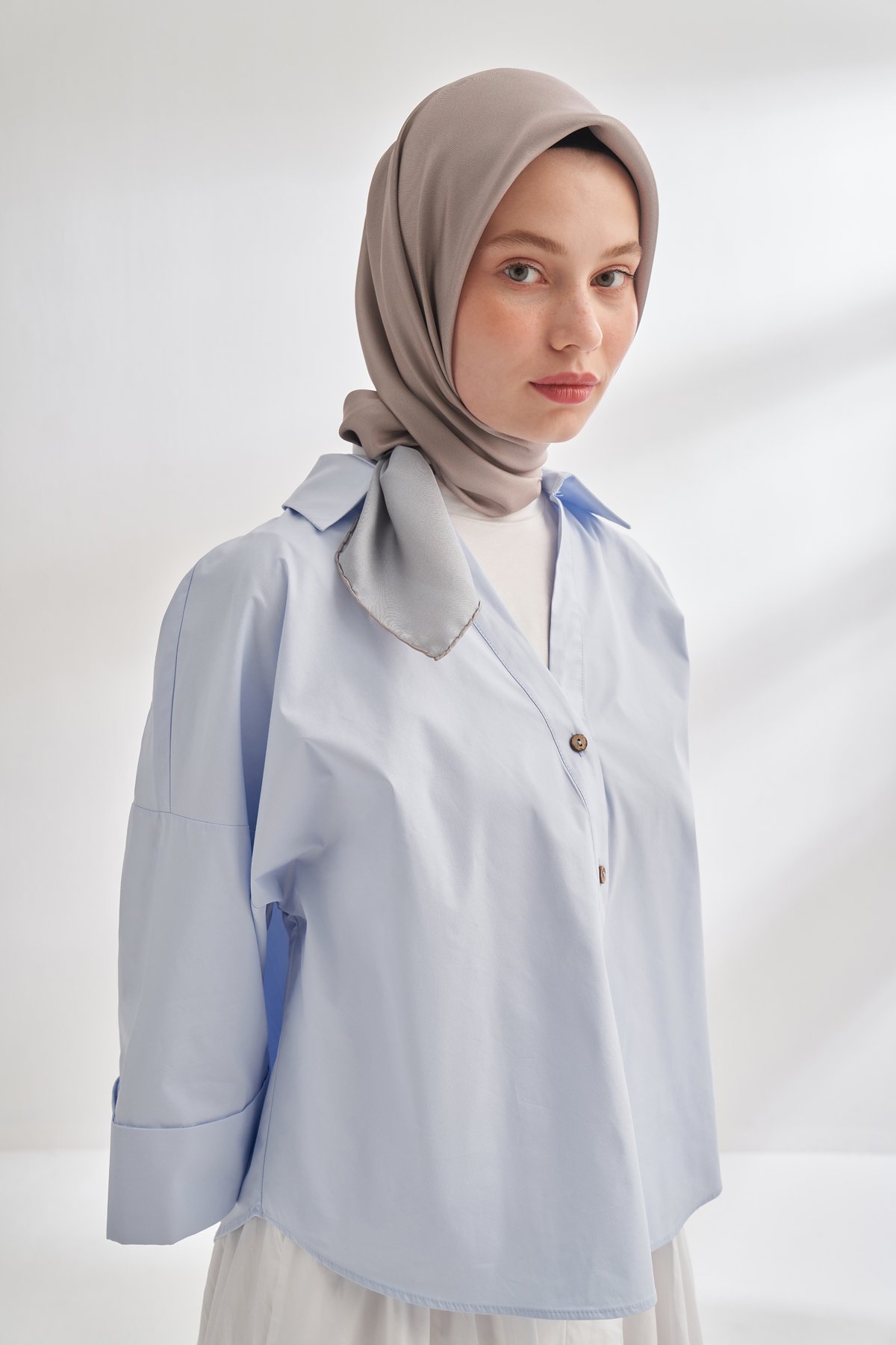 PREMIUM ÇİFT TARAFLI TWILL İPEK EŞARP - GÜMÜŞ - VİZON