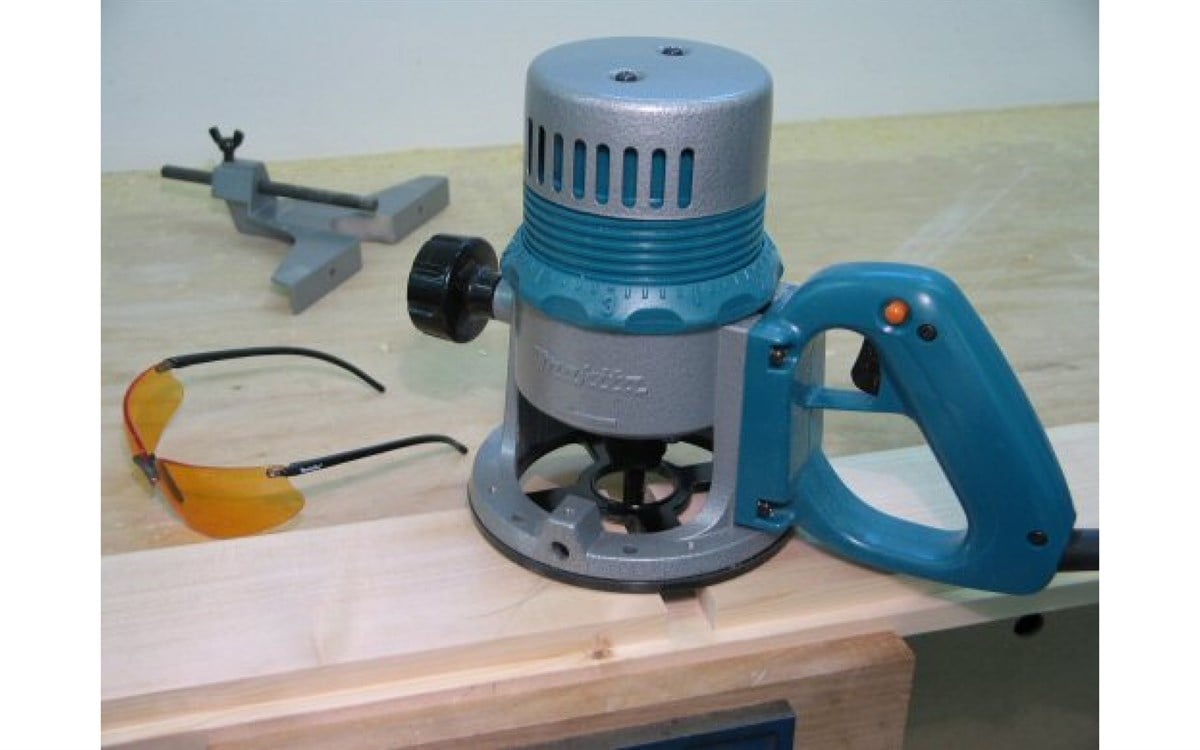 FrezelerMakita Freze 12MM 930W