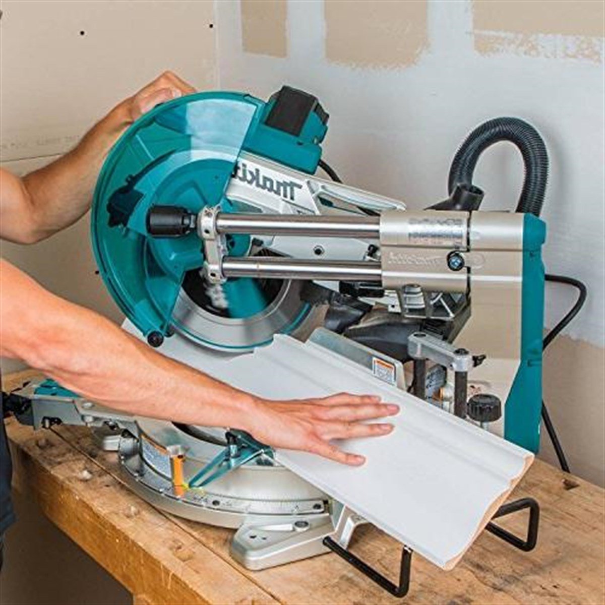 Gönye KesmeMakita Gönye Kesme 305MM