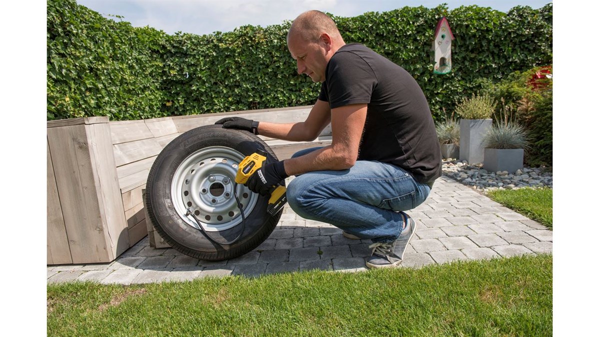 KompresörlerPowerplus Araba Lastik Kompresörü Akülü 18V (1Akü+Şarjer)