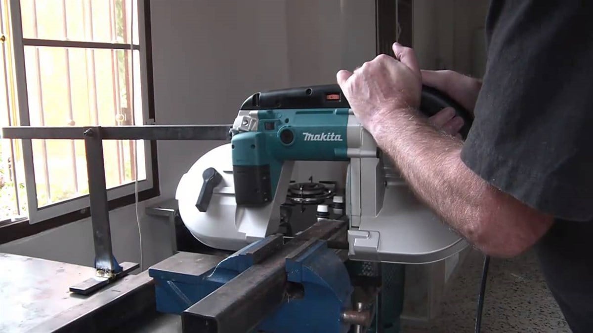 Şerit TestereMakita Şerit Testere Portatif