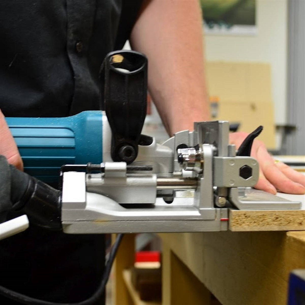 Zıvana AçmaMakita Zivana Açma 700W