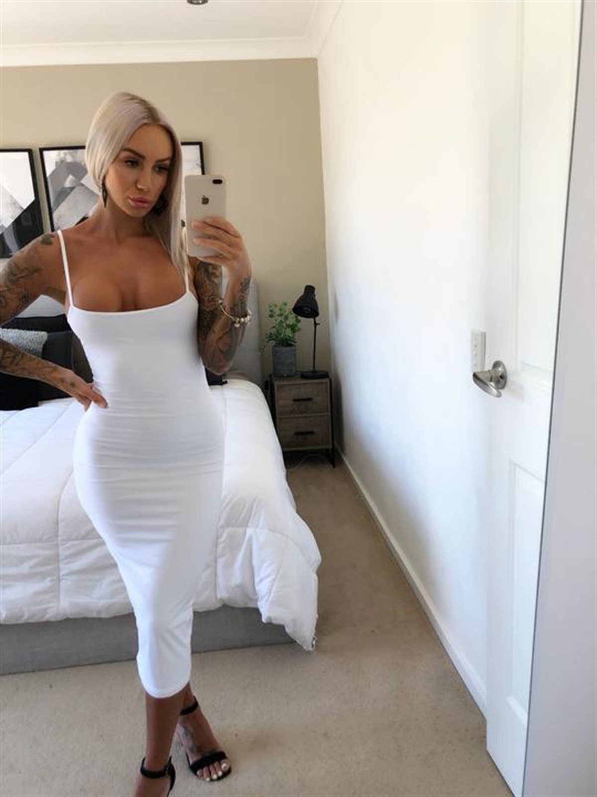 ESNEK DALGIÇ KUMAŞ ASKILI GÖĞÜS DEKOLTELİ MİDİ BOY BEYAZ GECE ELBİSESİ KOKTEYL ELBİSESİ WHITE MIDI DRESS CLUBWEAR DNM-503-1
