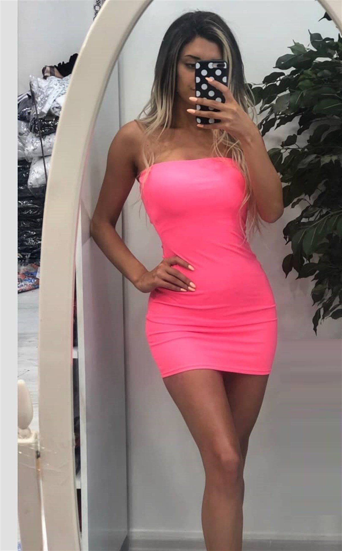ESNEK DALGIÇ KUMAŞ NEON PEMBE STRAPLEZ MİNİ ELBİSE NEON PINK STRAPLESS MINI DRESS DNM-059-neonpembe