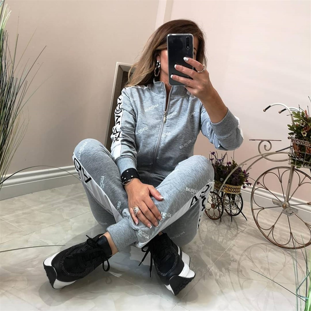 ESNEK İKİİPLİK KUMAŞ BALENCIAGA DETAYLI GRİ EŞOFMAN TAKIM BAYAN EŞOFMAN TAKIM PUMA EŞOFMAN TAKIM CHP-194-1