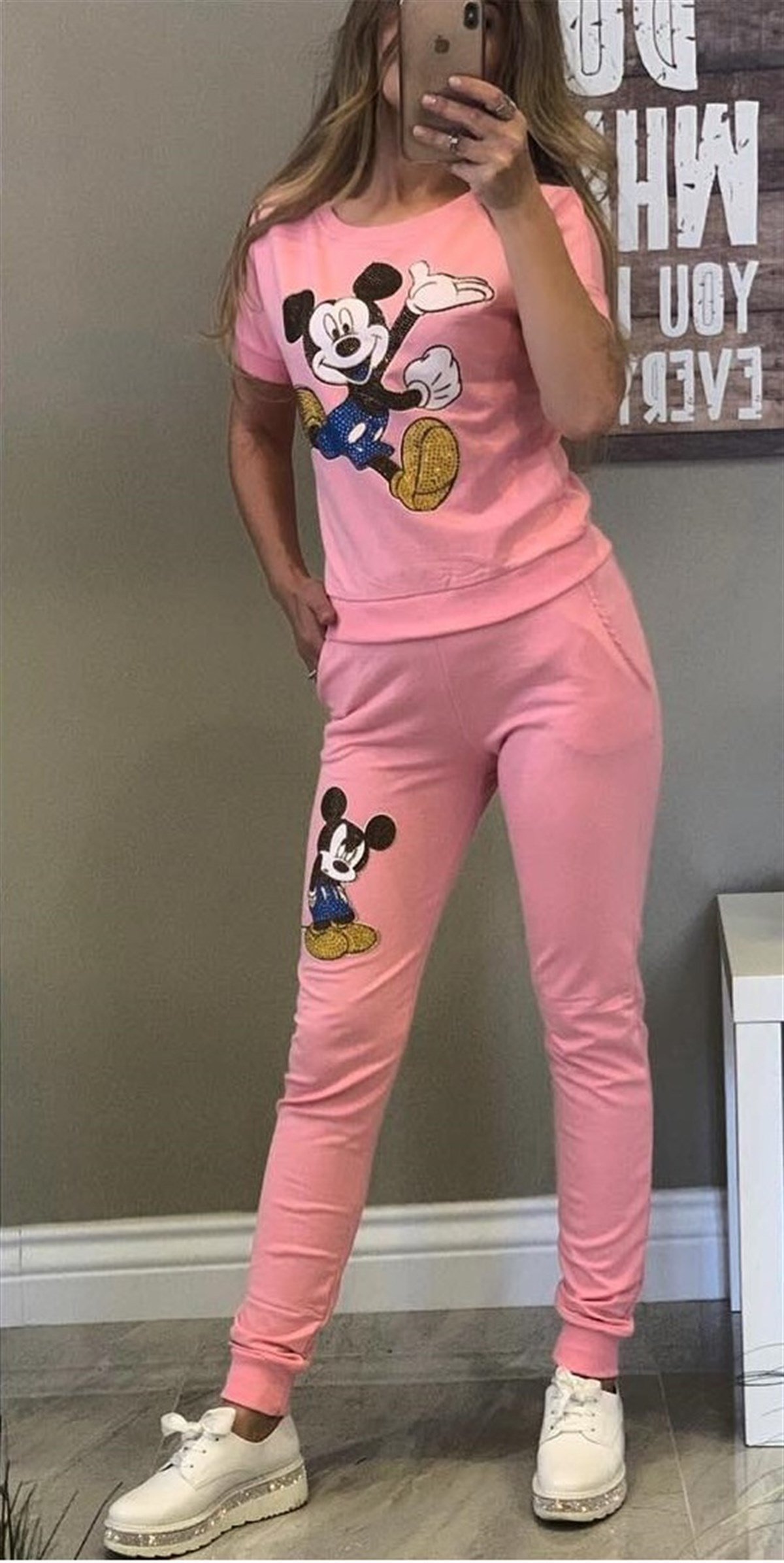ESNEK İKİİPLİK KUMAŞ DİSNEY BASKI DETAYLI VE PALAK TAŞ BASKI DETAYLI EŞOFMAN ÜST VE EŞOFMAN ALT TAKIM WOMAN SPORTSWEAR SET CHP-213-1