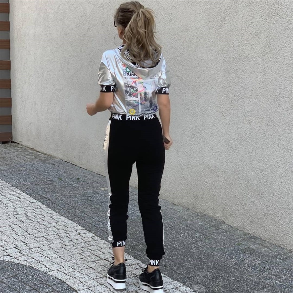 ESNEK İKİİPLİK KUMAŞ VE LAME KUMAŞ DETAYLI KAPİŞONLU ÜST VE EŞOFMAN ALT TAKIM WOMAN SPORTSWEAR SET CHP-201-1