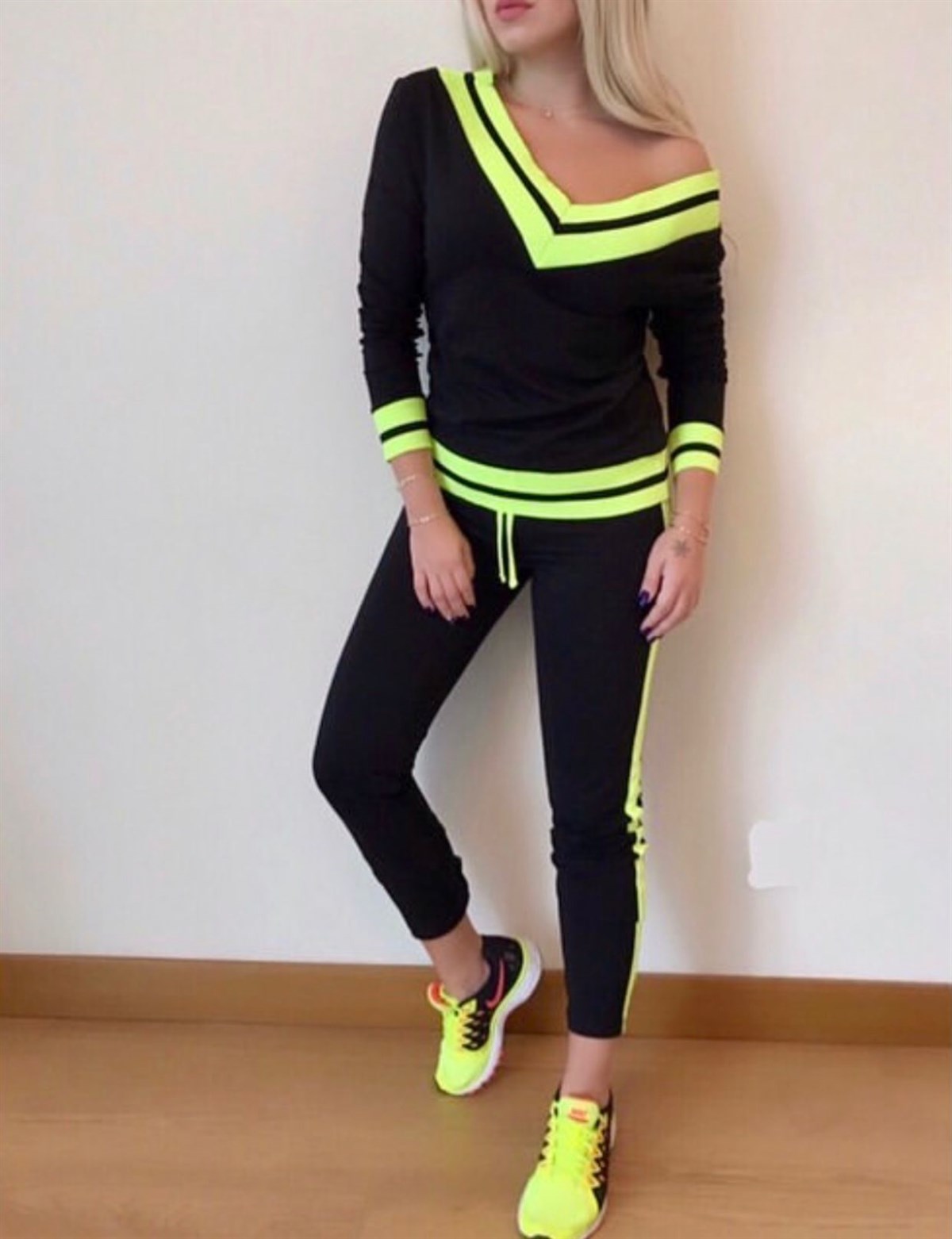 ESNEK İKİİPLİK KUMAŞ YAKASI RİBANA DETAYLI SİYAH EŞOFMAN TAKIM WOMAN SPORTSWEAR GD-036-YEŞİL