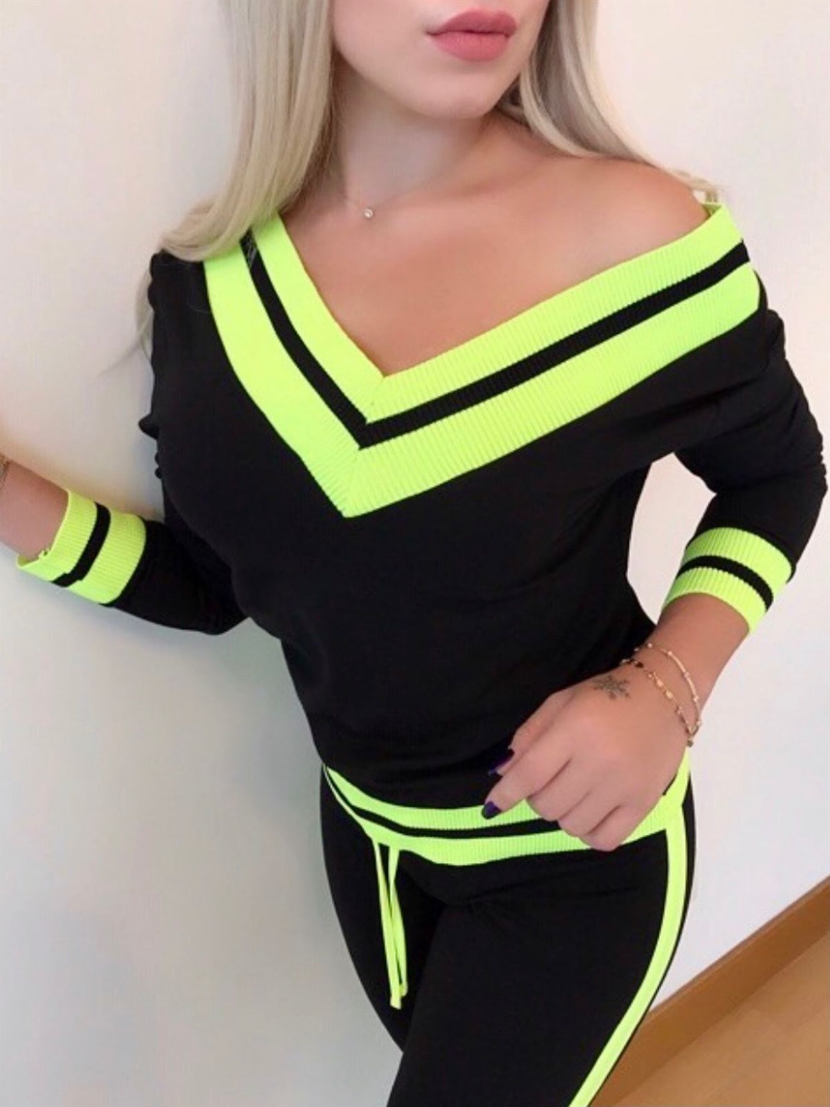 ESNEK İKİİPLİK KUMAŞ YAKASI RİBANA DETAYLI SİYAH EŞOFMAN TAKIM WOMAN SPORTSWEAR GD-036-YEŞİL
