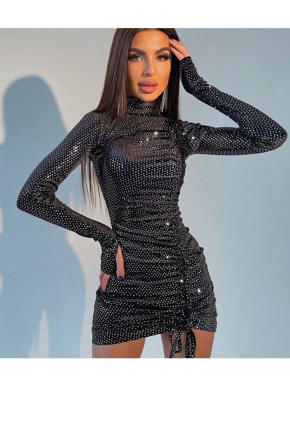 ESNEK KADİFE KUMAŞ BÜZGÜ DETAYLI DİK YAKA SİYAH MİNİ ELBİSE BLACK VELVET MINI DRESS ANG-002-SİYAH