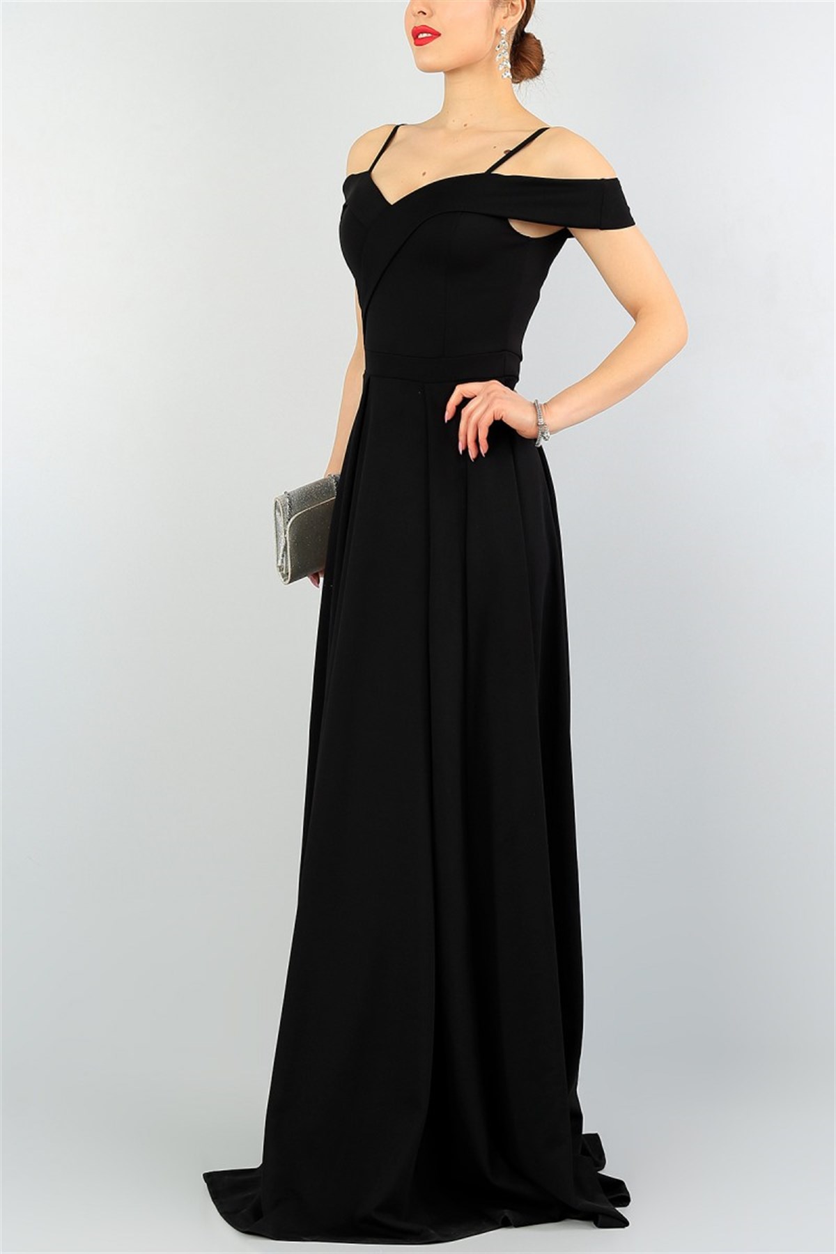 ESNEK KREP KUMAŞ YIRTMAÇ DETAYLI İNCE ASKILI UZUN SİYAH ABİYE ELBİSE BLACK PROM DRESS EMR-078-SİYAH