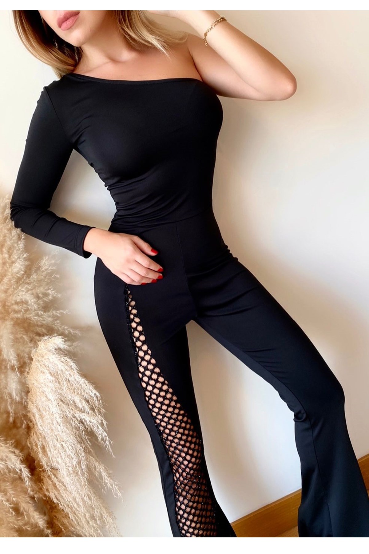 ESNEK KUMAŞ BACAĞI FİLE DETAYLI TEK OMUZ SİYAH TULUM BLACK BODYSUIT GD-028-SİYAH