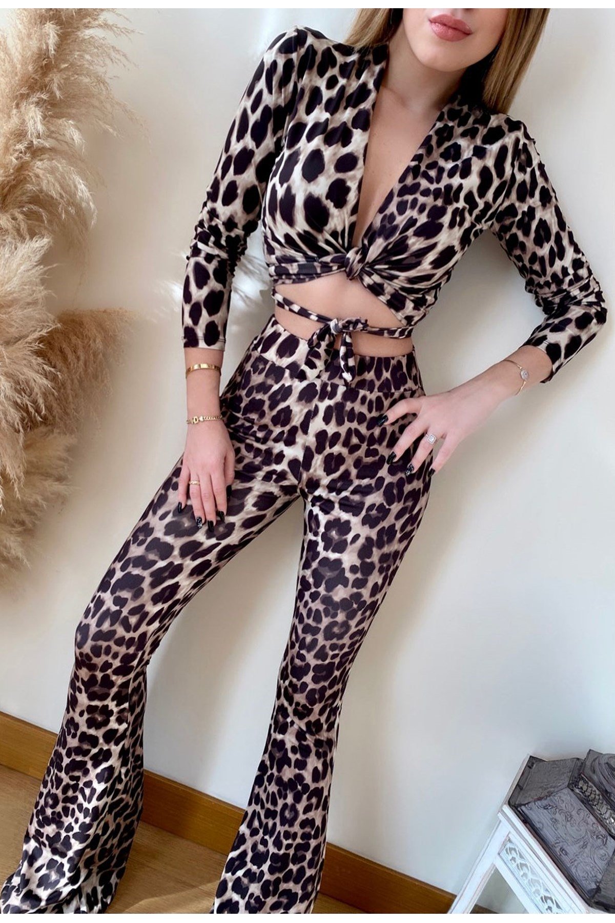 ESNEK KUMAŞ BAĞLAMA DETAYLI LEOPAR BÜSTİYER VE YÜKSEK BEL İSPANYOL PAÇA LEOPAR TAYT TAKIM TOP AND PANTS SET GD-043-LEOPAR