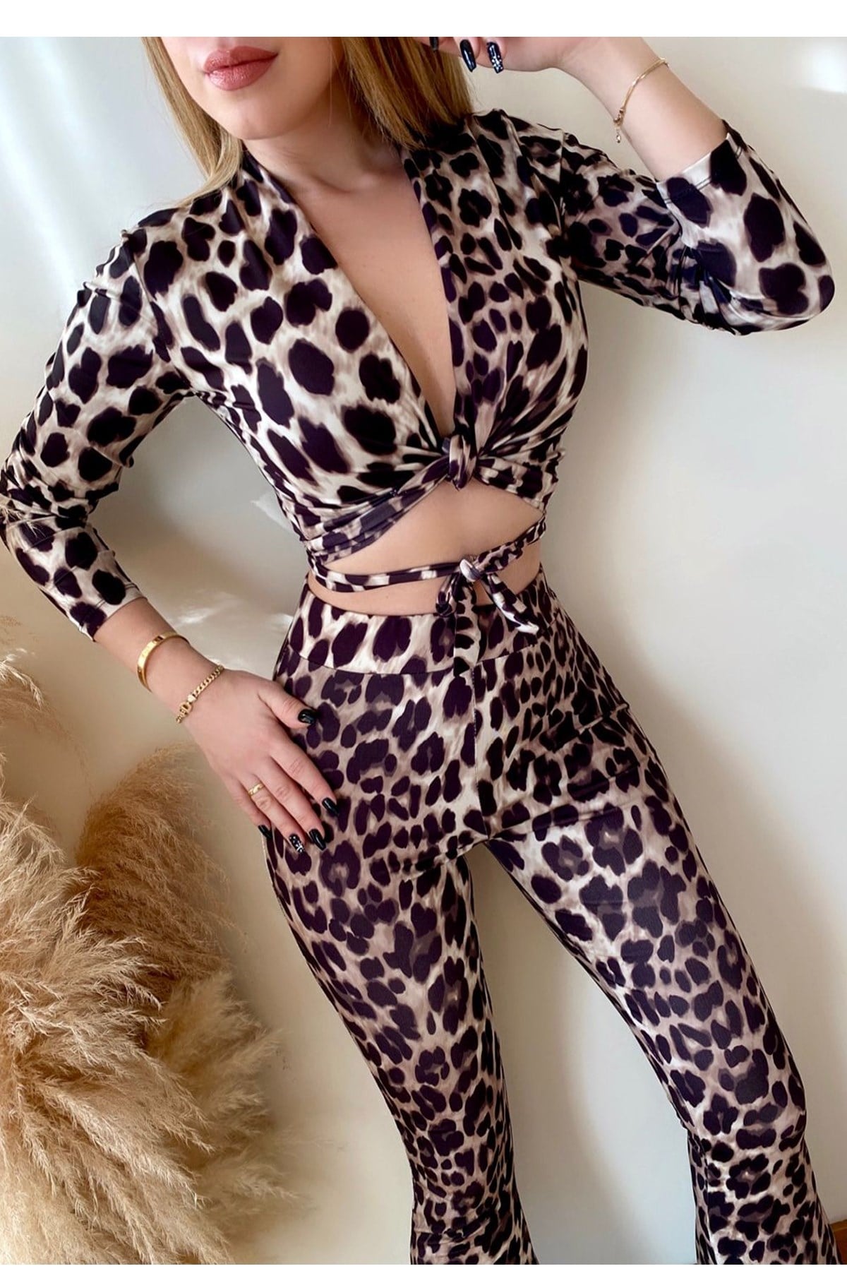 ESNEK KUMAŞ BAĞLAMA DETAYLI LEOPAR BÜSTİYER VE YÜKSEK BEL İSPANYOL PAÇA LEOPAR TAYT TAKIM TOP AND PANTS SET GD-043-LEOPAR