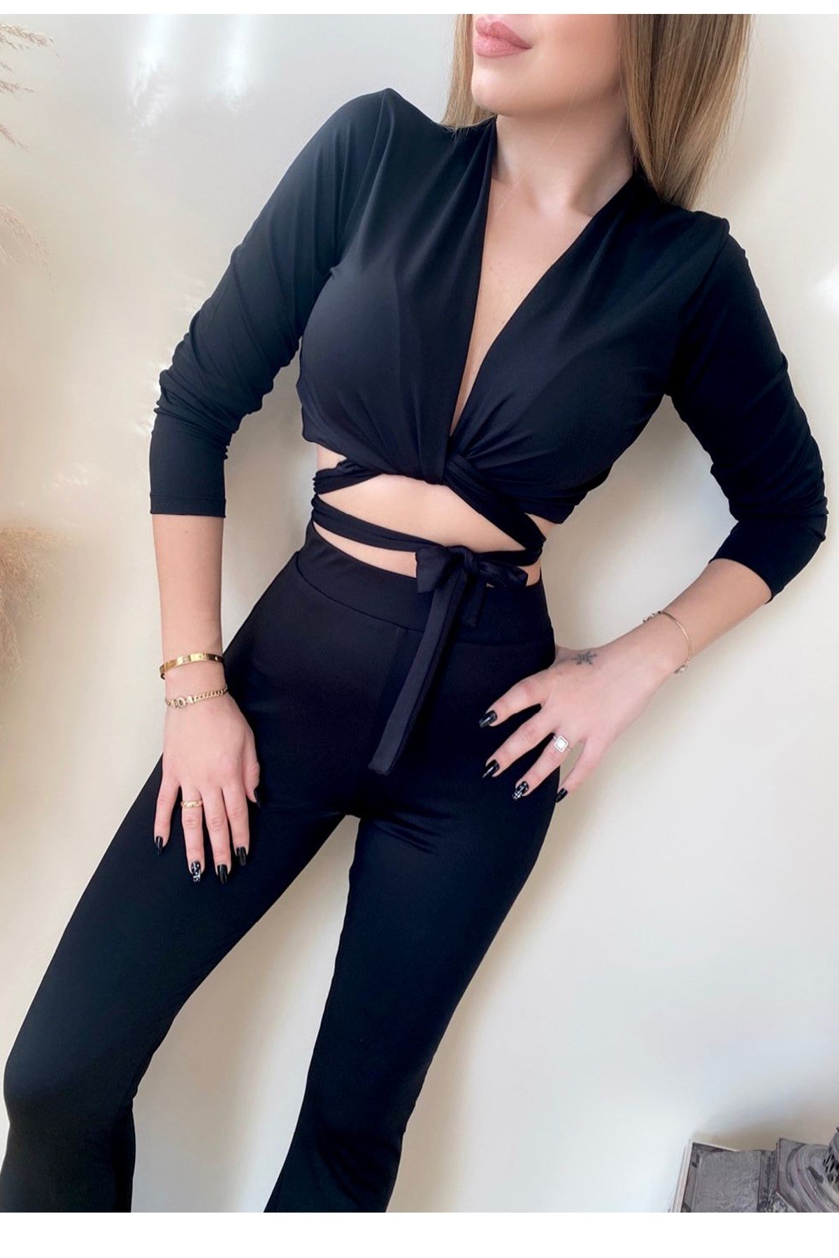 ESNEK KUMAŞ BAĞLAMA DETAYLI SİYAH BÜSTİYER VE YÜKSEK BEL İSPANYOL PAÇA SİYAH TAYT TAKIM TOP AND PANTS SET GD-043-SİYAH