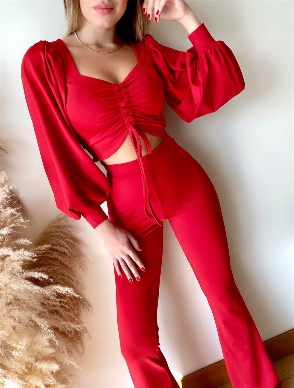 ESNEK KUMAŞ BÜZGÜ DETAYLI KIRMIZI BÜSTİYER VE YÜKSEK BEL İSPANYOL PAÇA KIRMIZI TAYT TAKIM TOP AND PANTS SET GD-032-KIRMIZI