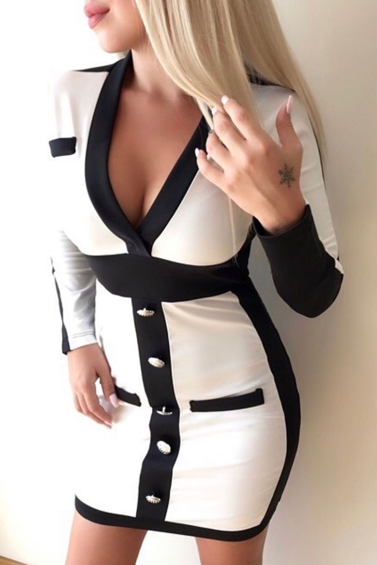 ESNEK KUMAŞ DÜĞME DETAYLI UZUN KOLLU V YAKA BEYAZ MİNİ ELBİSE V NECK WHITE MINI DRESS GD-031