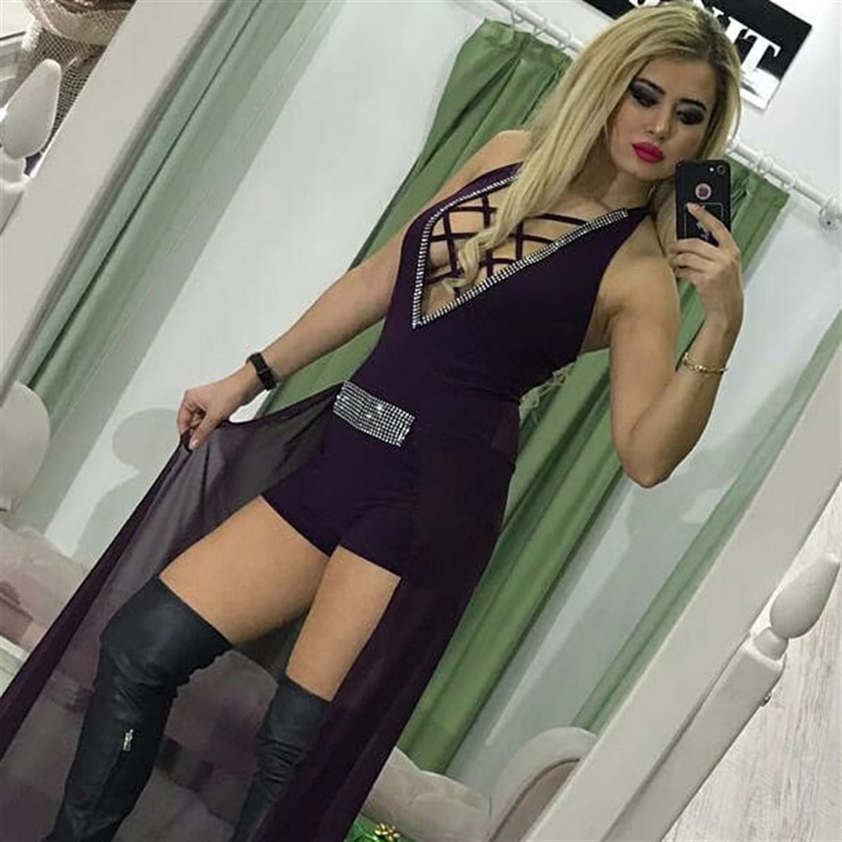 ESNEK KUMAŞ GÖĞÜS DEKOLTELİ PARLAK TAŞ VE KUYRUK DETAYLI ŞORTLU TULUMTEK PARÇA DEKOLTE TULUM SEXY ROMPER JUMPSUIT CLUBWEAR KY-058