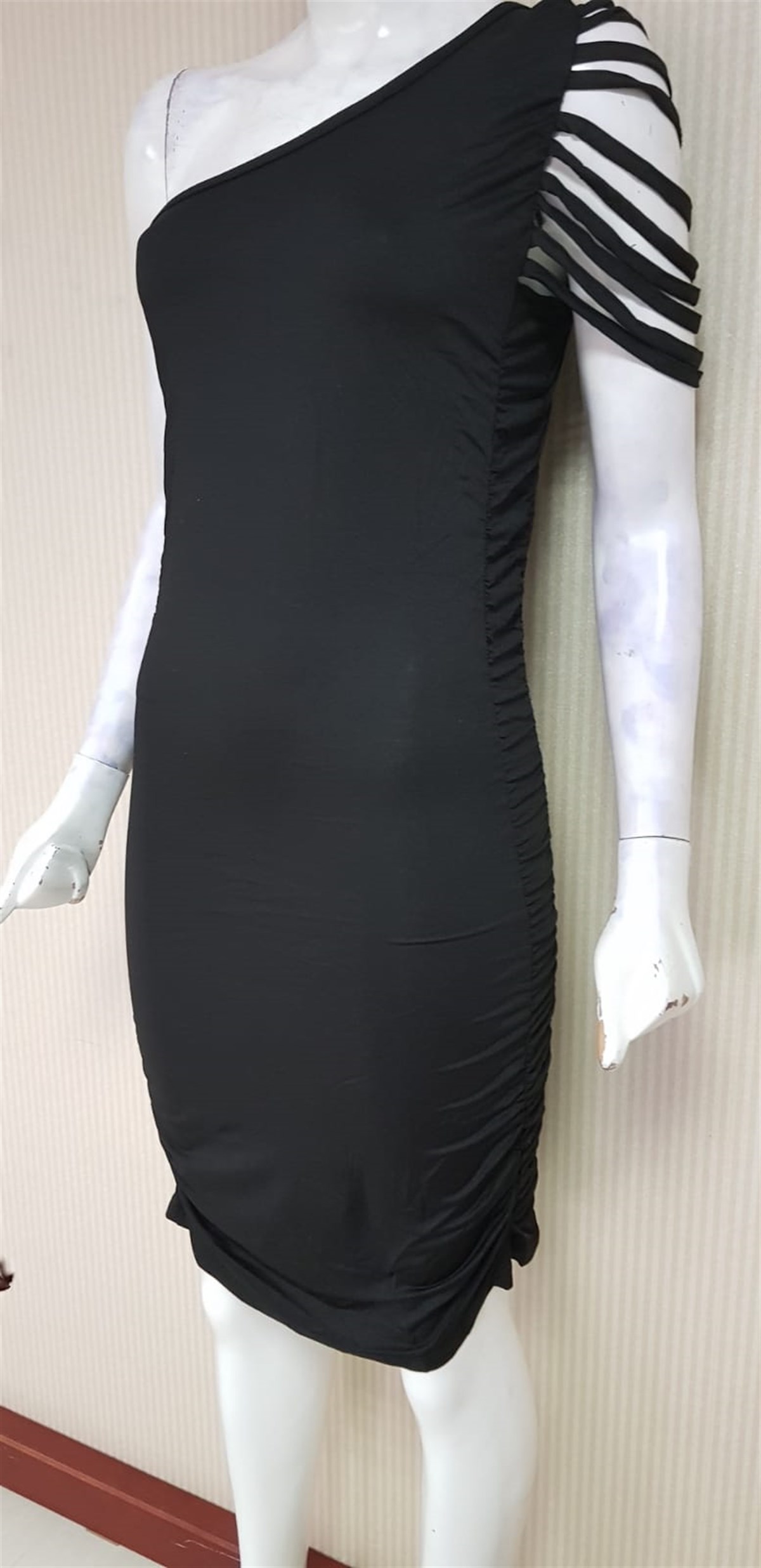 ESNEK KUMAŞ GÖĞÜS DEKOLTELİ SİYAH MİNİ ELBİSE CLUBWEAR ASİA-018