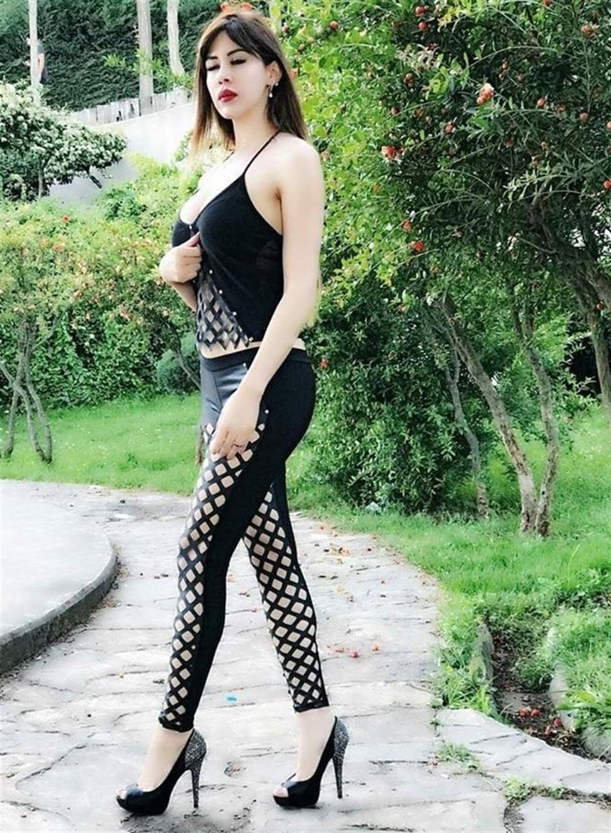 ESNEK KUMAŞ LAZER KESİM DETAYLI GÖĞÜS DEKOLTELİ BÜSTİYER VE TAYT TAKIM SEKSİ BÜSTİYER VE TAYT TAKIM SEXY TOP AND LEGGING SET BLACK CLUBWEAR KY-106