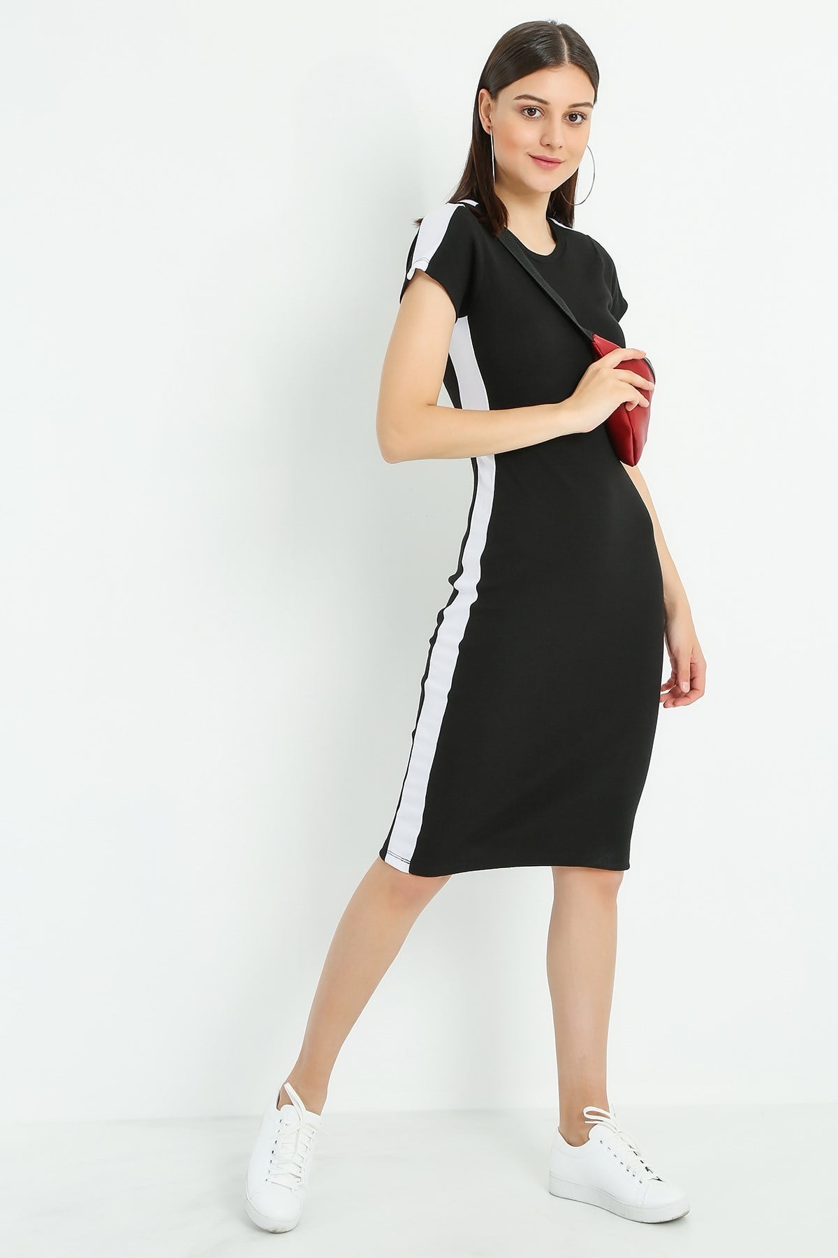ESNEK KUMAŞ YANDAN ŞERİT DETAYLI MİDİ BOY KISA KOLLU GÜNLÜK SİYAH SPOR ELBİSE SİYAH GÜNLÜK ELBİSE SİYAH YAZLIK ELBİSE BLACK MIDI DAYDRESS 4646031907091