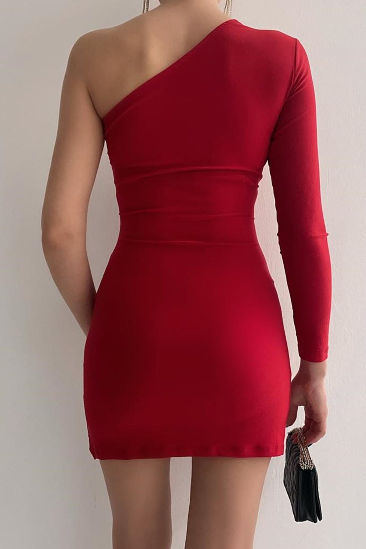 ESNEK SANDY KUMAŞ YIRTMAÇ DETAYLI TEK KOLLU KIRMIZI MİNİ ELBİSE RED MINI DRESS SD-025-KIRMIZI