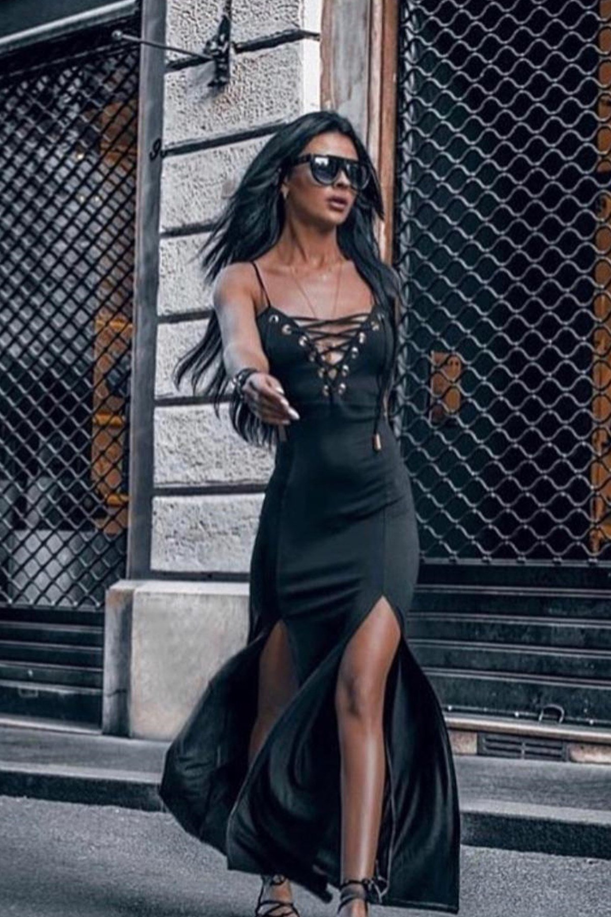 ESNEK SCUBA KUMAŞ GÖĞÜS DEKOLTELİ YIRTMAÇLI SİYAH UZUN ELBİSE SİYAH DEKOLTE ELBİSE BLACK LONG DRESS ZN-012-SİYAH