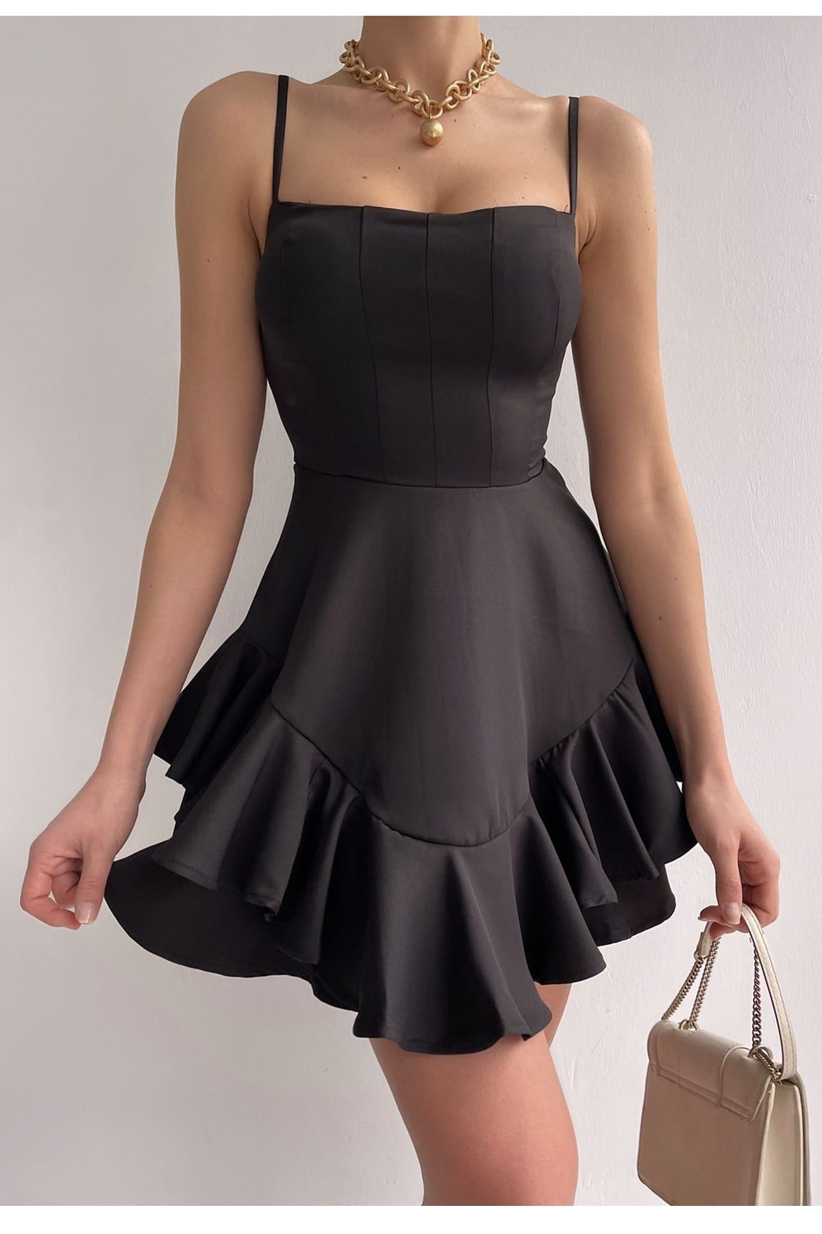 ETEĞİ VOLANLI İNCE ASKILI SİYAH MİNİ ELBİSE BLACK MINI DRESS MSCX-102-SİYAH