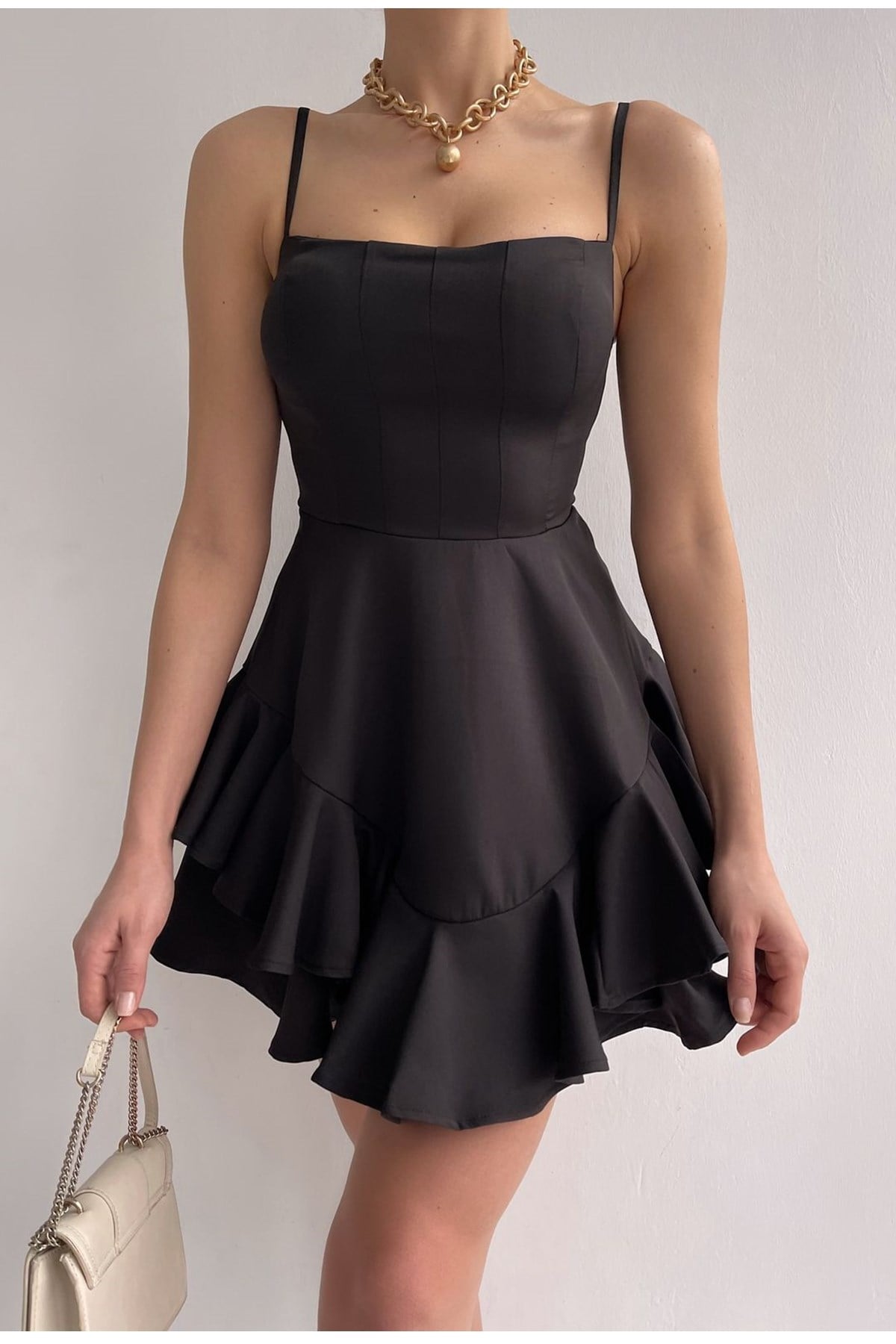 ETEĞİ VOLANLI İNCE ASKILI SİYAH MİNİ ELBİSE BLACK MINI DRESS MSCX-102-SİYAH