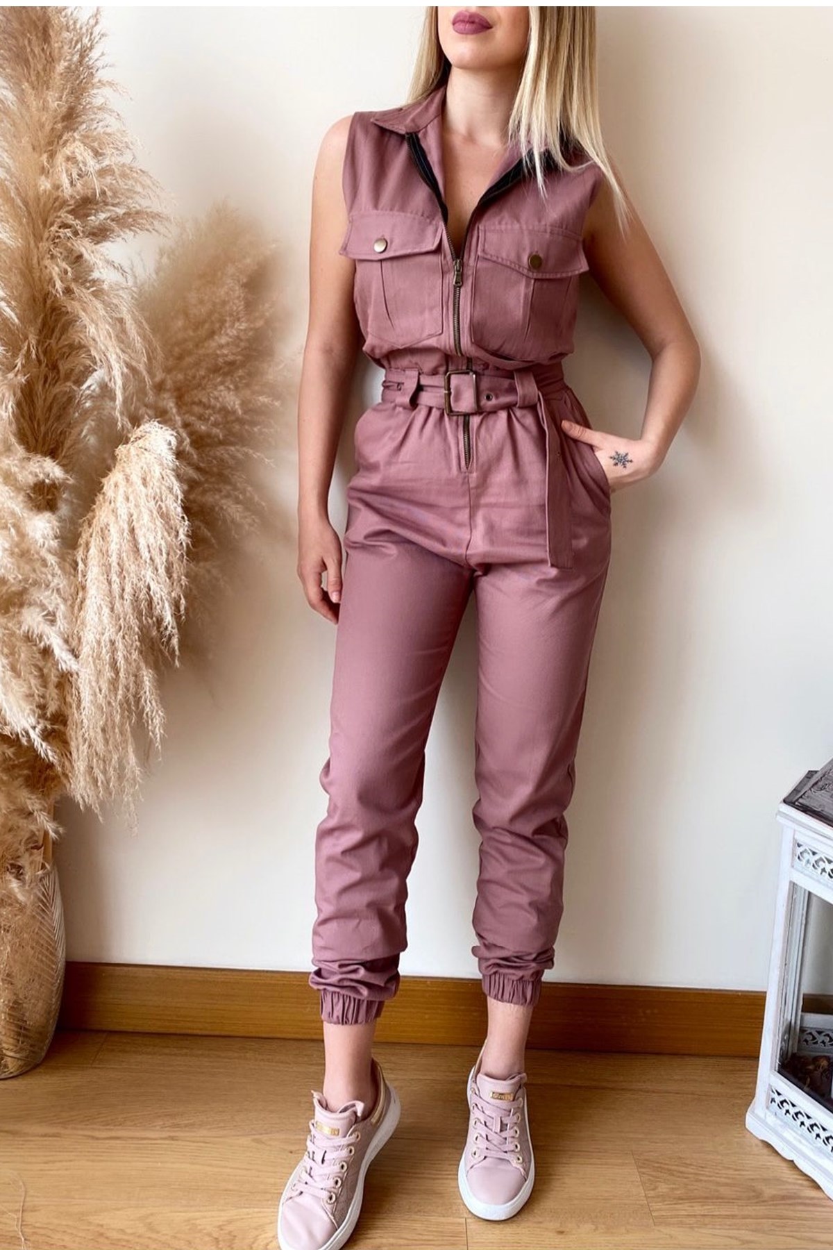 GABARDİN KUMAŞ KEMER DETAYLI GÜL KURUSU KOLSUZ TULUM BODYSUIT GD-024-GÜLKURUSU