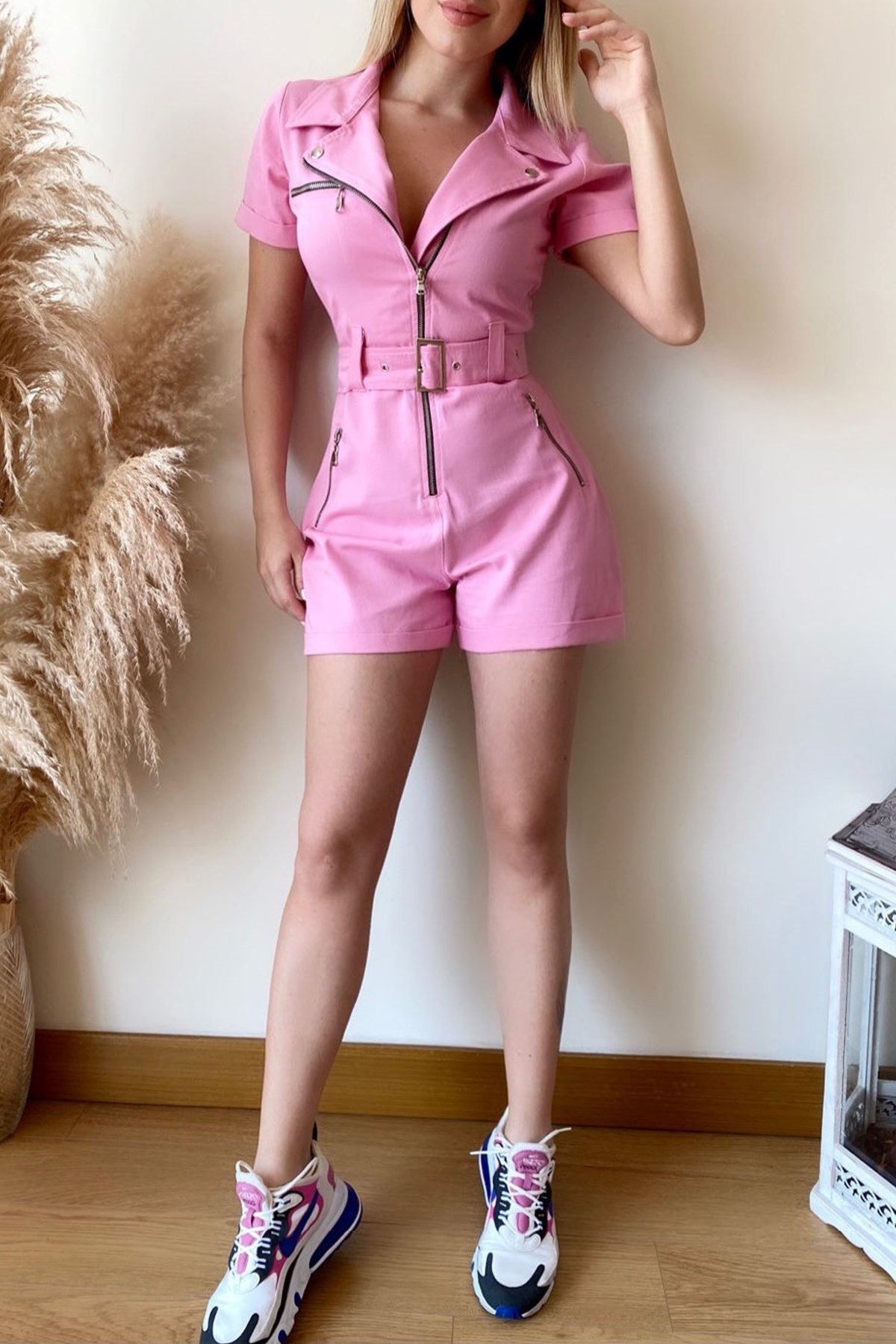 GABARDİN KUMAŞ KEMER DETAYLI PEMBE KOLSUZ KISA TULUM PINK BODYSUIT GD-025-PEMBE