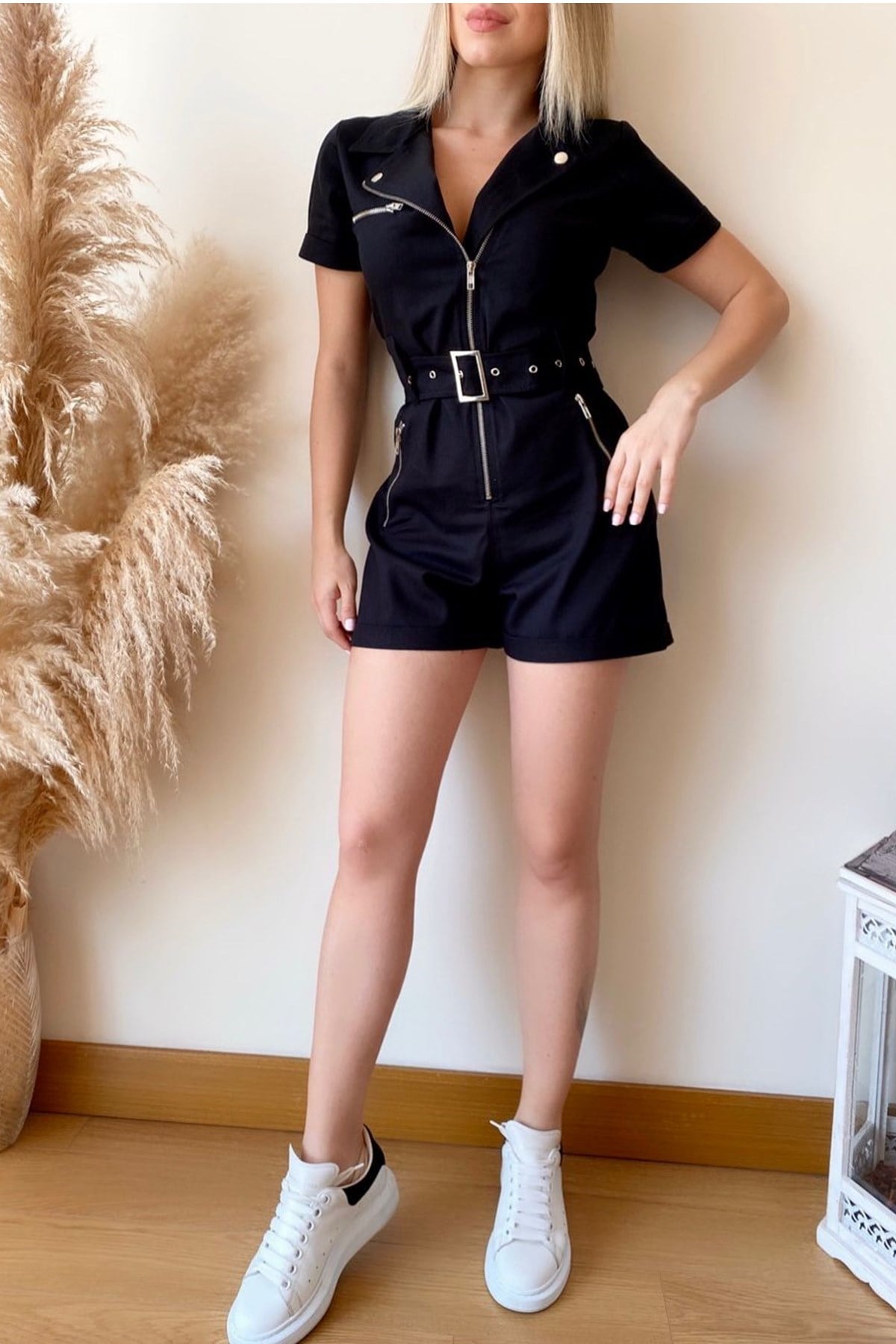 GABARDİN KUMAŞ KEMER DETAYLI SİYAH KOLSUZ KISA TULUM BLACK BODYSUIT GD-025-SİYAH