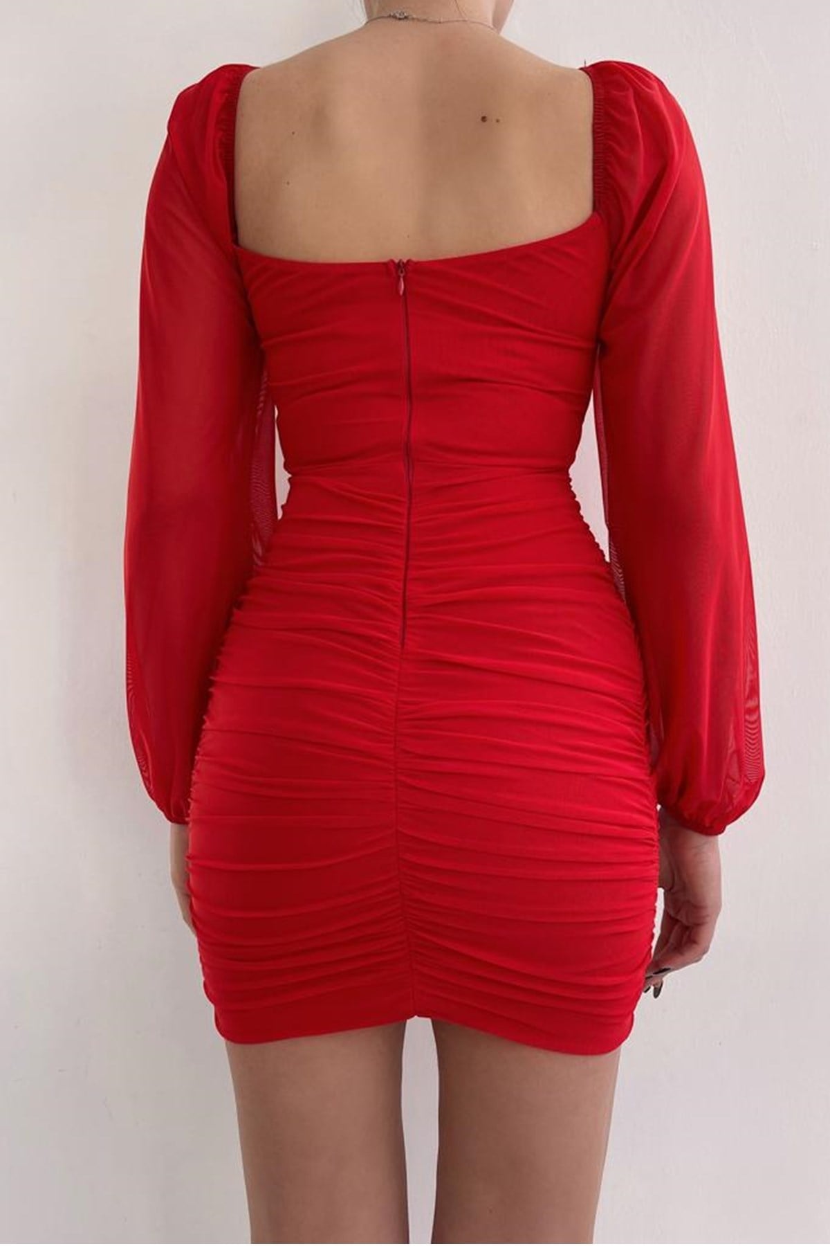 GÖĞÜS DEKOLTELİ KOLLARI TRANSPARAN TÜL DETAYLI KIRMIZI MİNİ ELBİSE RED MINI DRESS MSCX-110-KIRMIZI