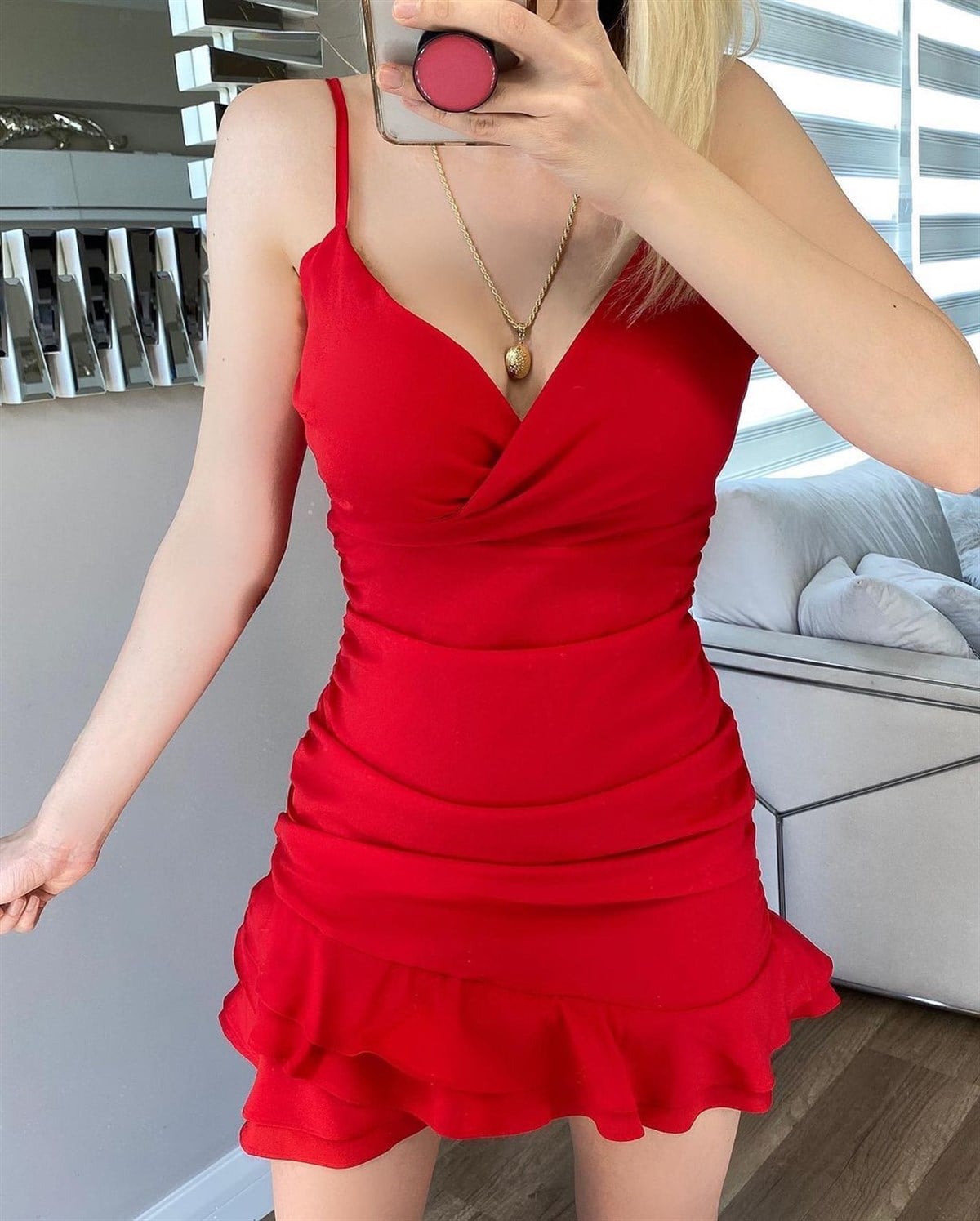 GÖĞÜS DEKOLTELİ KRUVAZE YAKA İNCE ASKILI ETEK UCU KAT DETAYLI KIRMIZI MİNİ ELBİSE RED MINI DRESS SD-005-KIRMIZI