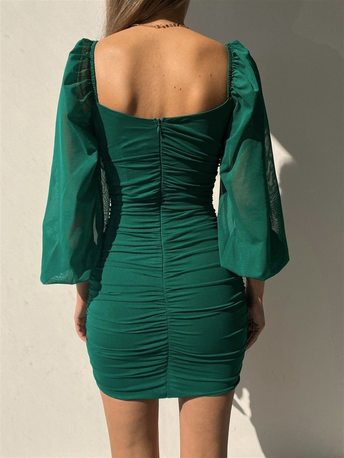 GÖĞÜS KAPLI DEKOLTELİ KOLLARI TRANSPARAN TÜL DETAYLI YEŞİL MİNİ ELBİSE GREEN MINI DRESS MSCX-102-YEŞİL