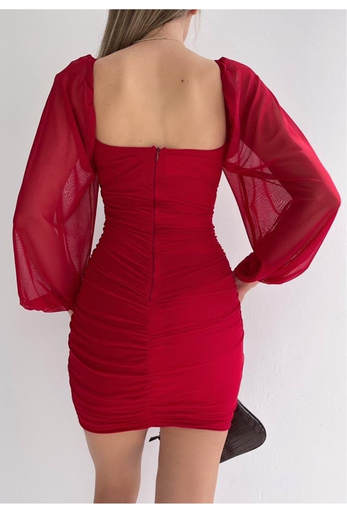 GÖĞÜS KUPLU DEKOLTELİ KOLLARI TRANSPARAN TÜL DETAYLI KIRMIZI MİNİ ELBİSE RED MINI DRESS MSCX-102-KIRMIZI