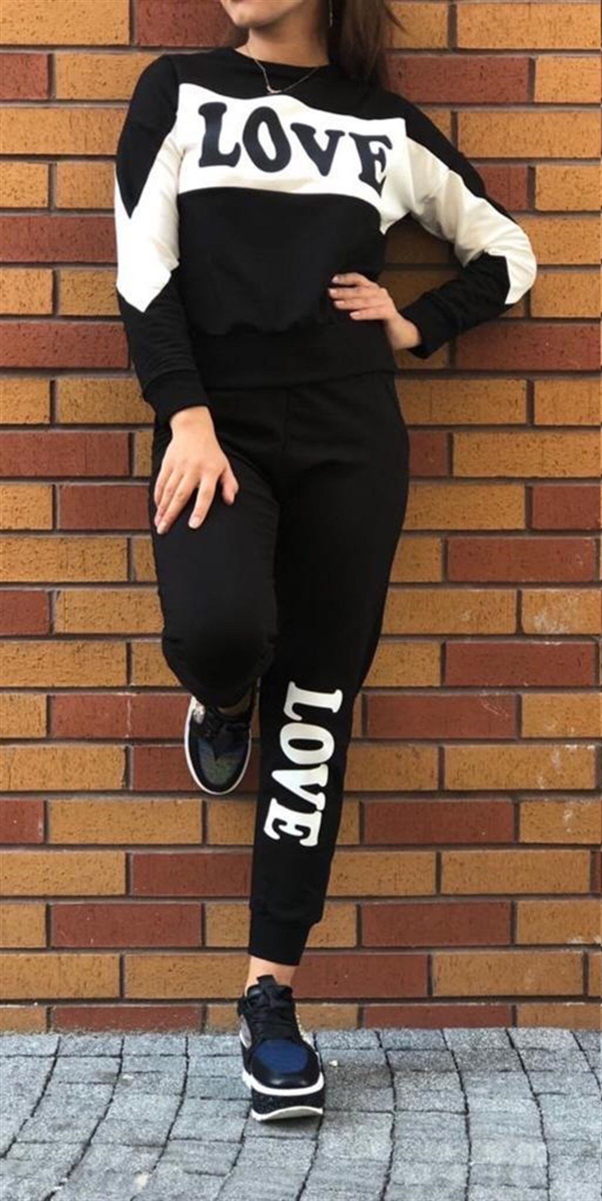 İKİİPLİK ESNEK KUMAŞ LOVE BASKI DETAYLI SİYAH BAYAN EŞOFMAN TAKIM ALT ÜST BAYAN EŞOFMAN TAKIM BAYAN SPOR TAKIM WOMAN SPORTSWEAR SET CHP-225-1