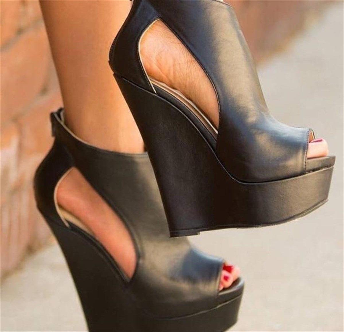 KALIN TABANLI KAFES DETAYLI DOLGU TOPUKLU SİYAH BAYAN AYAKKABI DOLGU TOPUK BAYAN GÜNLÜK AYAKKABI HIGH HEELS BLACK WOMAN SHOES YT-011-1