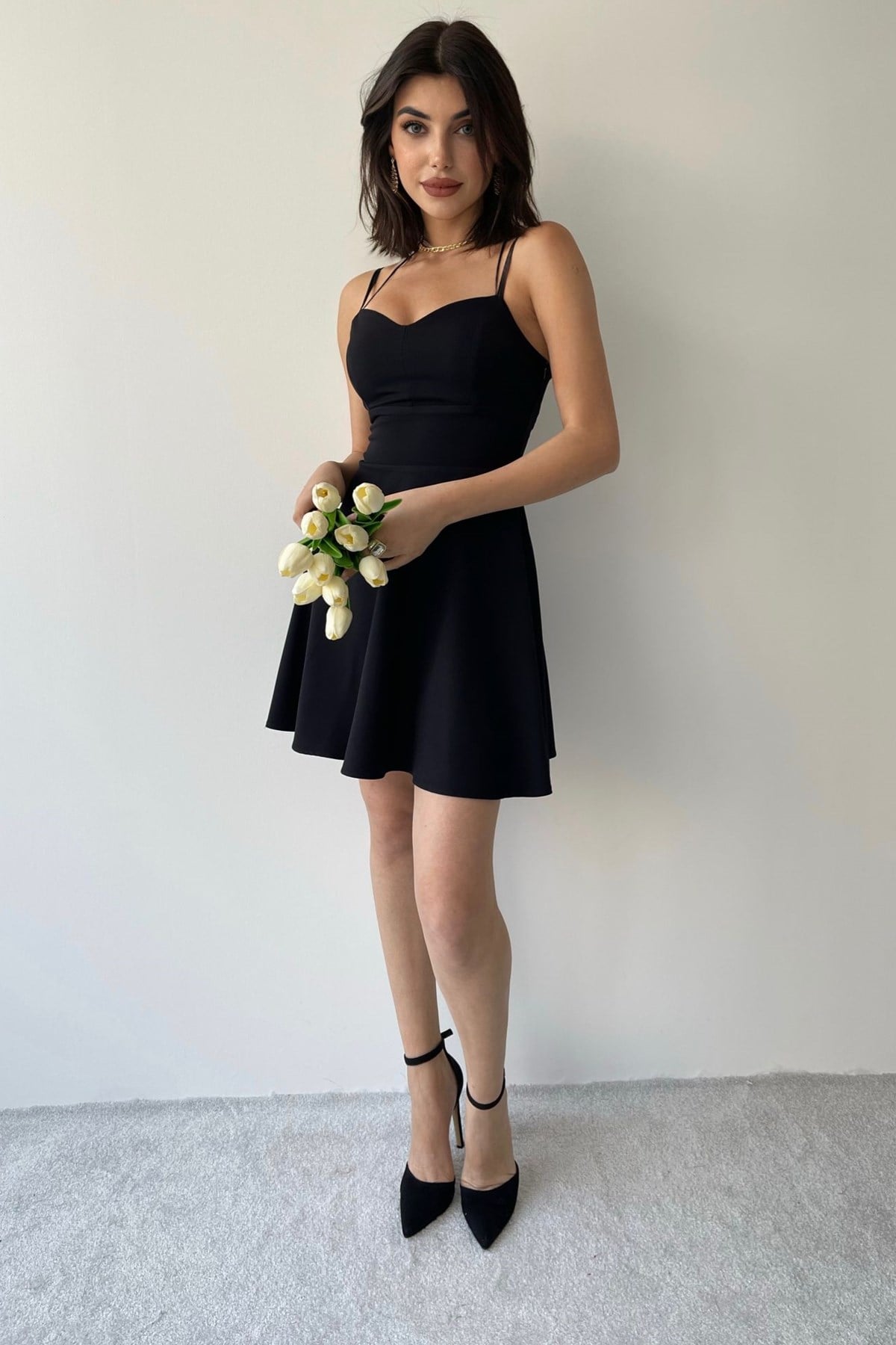 KREP KUMAŞ İNCE ASKILI VE YAKA KLOŞ KESİM SİYAH MİNİ ELBİSE BLACK MINI DRESS ETC-114-SİYAH